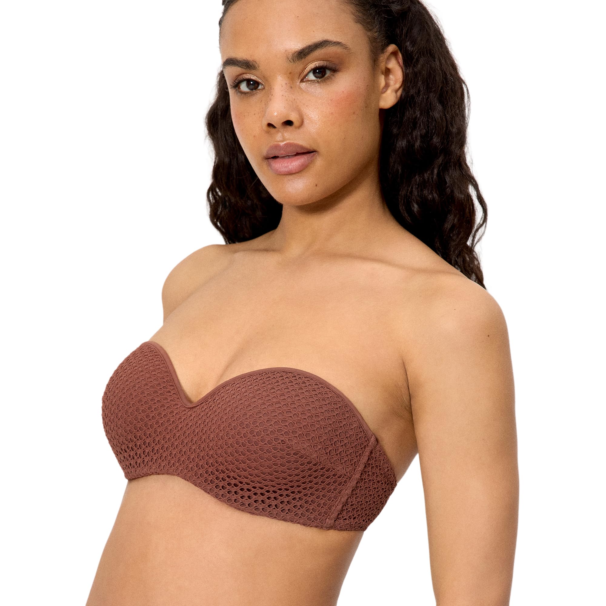 YSABEL MORA. Top Bikini Bandeau Tejido Calado Copa C. con Aro Y Relleno. Tirantes Regulables Y Desmontables. Opción Sin Tirantes. Combínalo con Braga A Juego para Look Completo .Colección Sand.