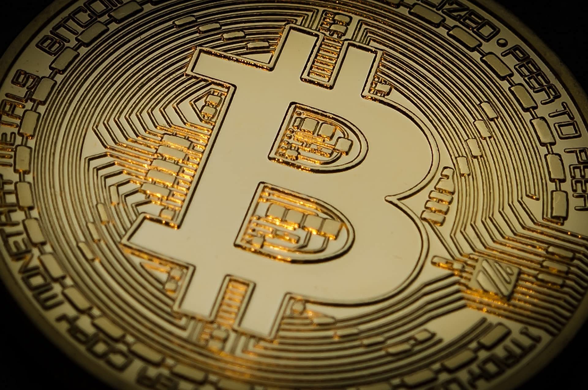 Bitcoin Moneda Física Bañada En Oro De 24k, Incluye Protector Acrilico Redondo