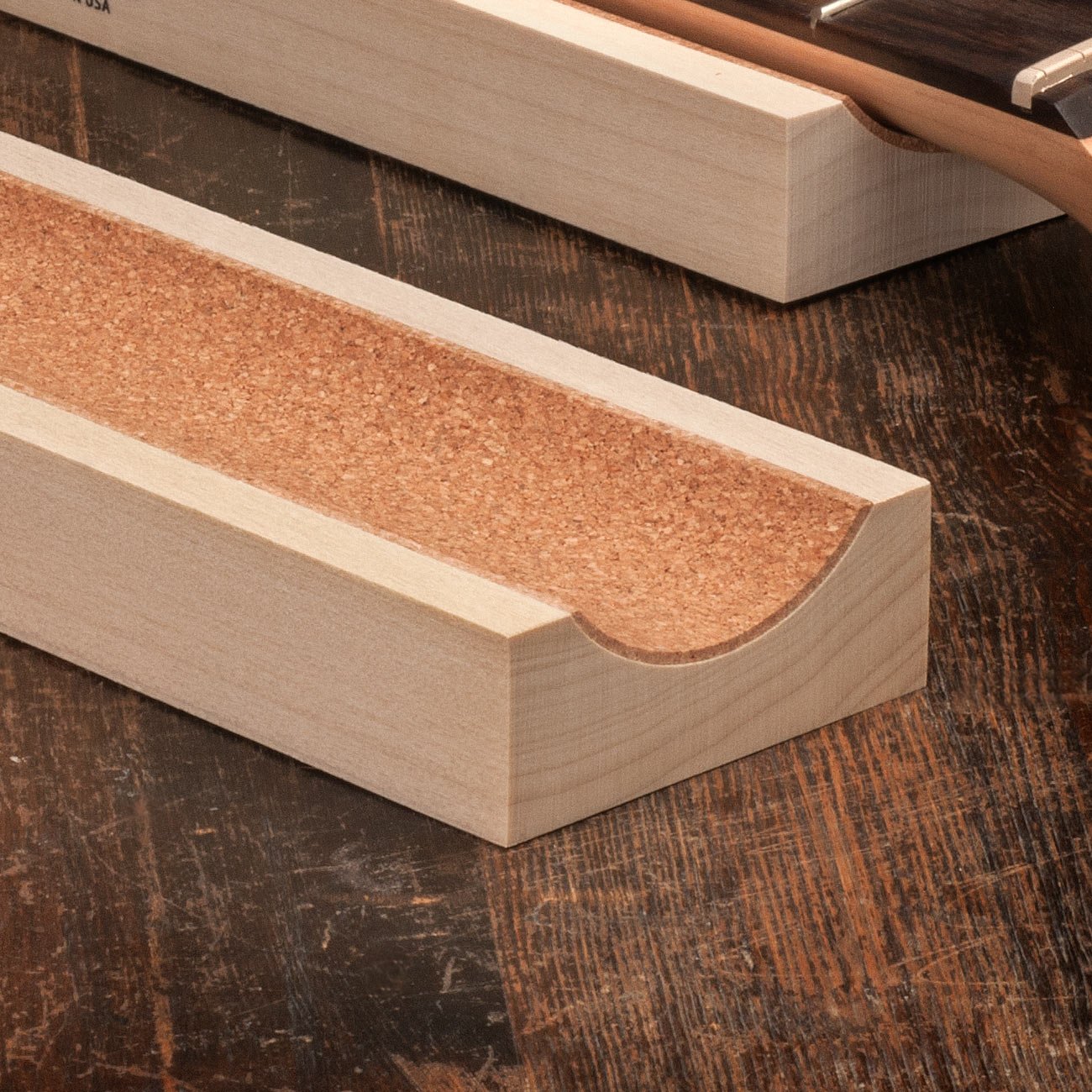 StewMac Soporte de Mástil StewMac, para Luthería Profesional y Guitarras | Es un excelente soporte de mástil para instalar trastes, con prensa o martillo, o como soporte para ajustes generales