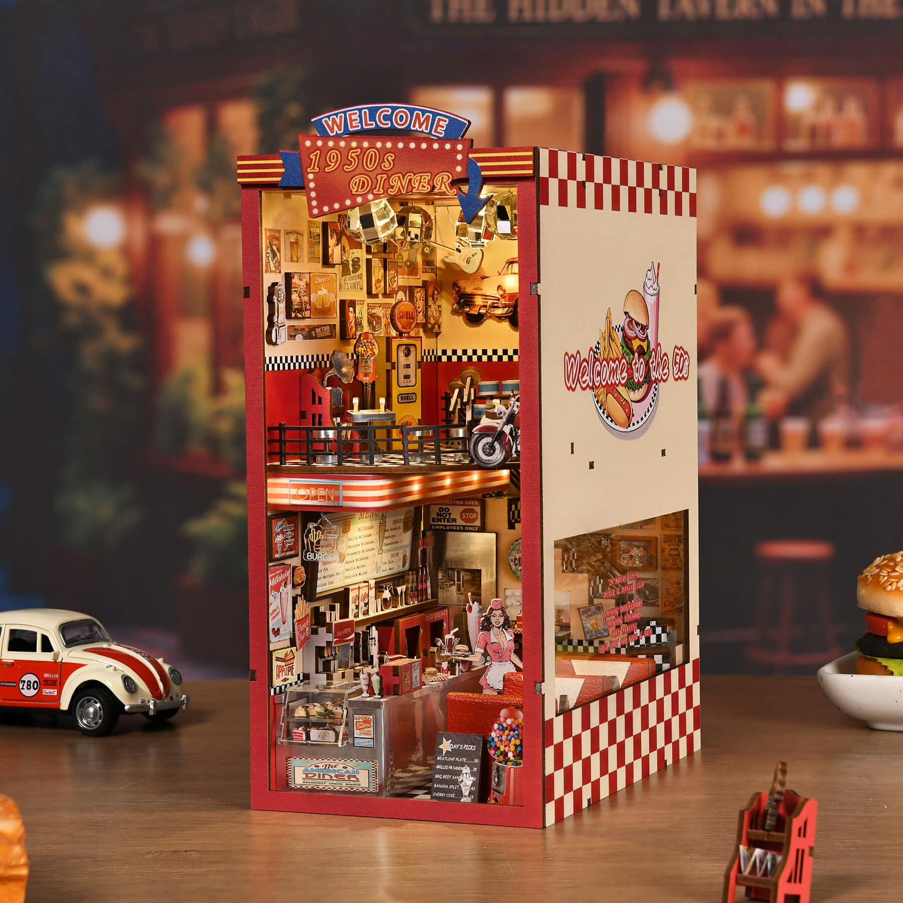 fifijoy Book Nook Kit - DIY Miniaturhaus Puppenhaus Kit für Erwachsene und Jugendliche, Booknook Retro Diner Bücherregal Dekor 3D Holzpuzzle mit LED-Licht, Geschenke für Familie und Freunde (1950er