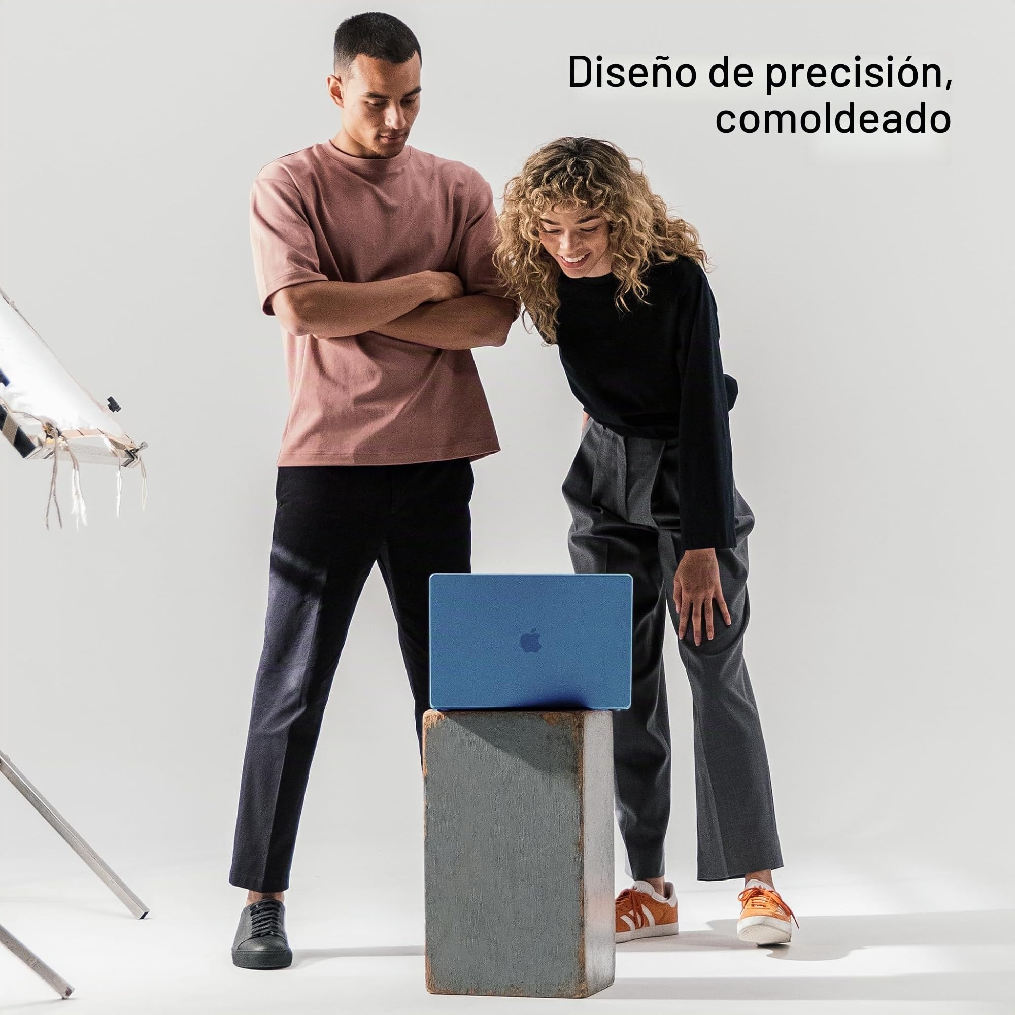 Incase Dots Hardshell with Makrolon® - Carcasa rígida protectora para MacBook Air 13" 2022, 2021, 2020, 2019, 2018 M1 - Resistente a los arañazos y ligera - Cobalto