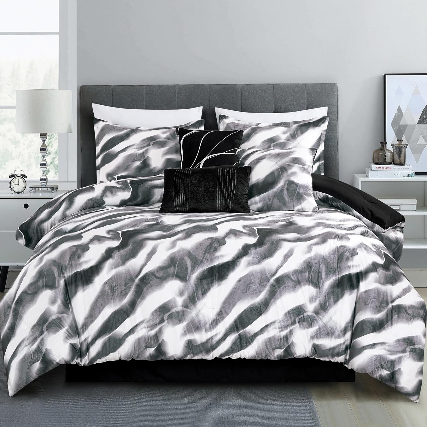 Velvet Comforter Set Black Grey Marble Abstract – 7-Piece Luxury Bedding with Comforter, Bed Skirt, Pillow Shams & Decorative Cushions – Ultra-Soft Plush Modern Bed Set for All Seasons (Queen)