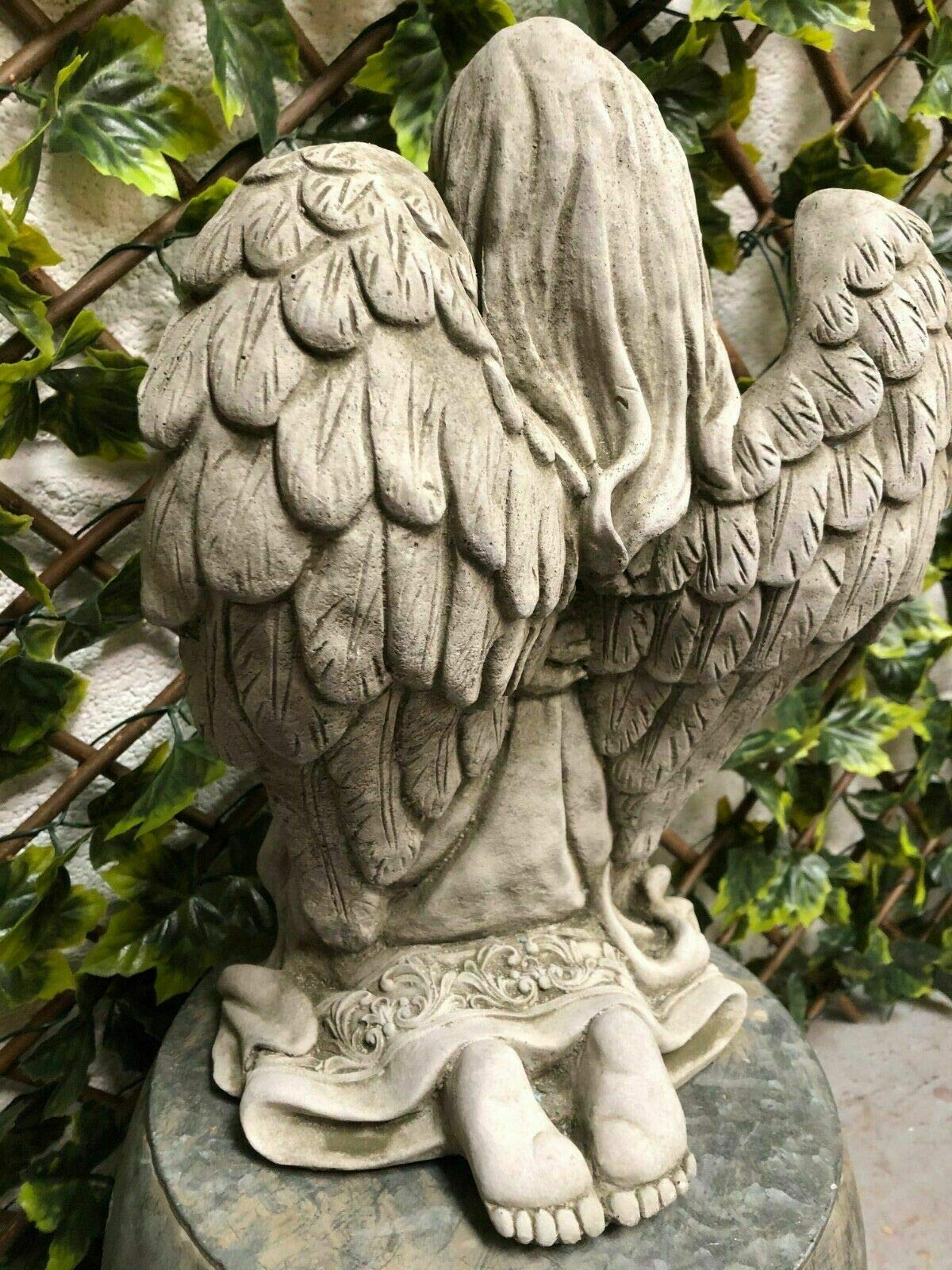 Statua di angelo in preghiera in pietra ricostituita | Ornamento da giardino in calcestruzzo vintage