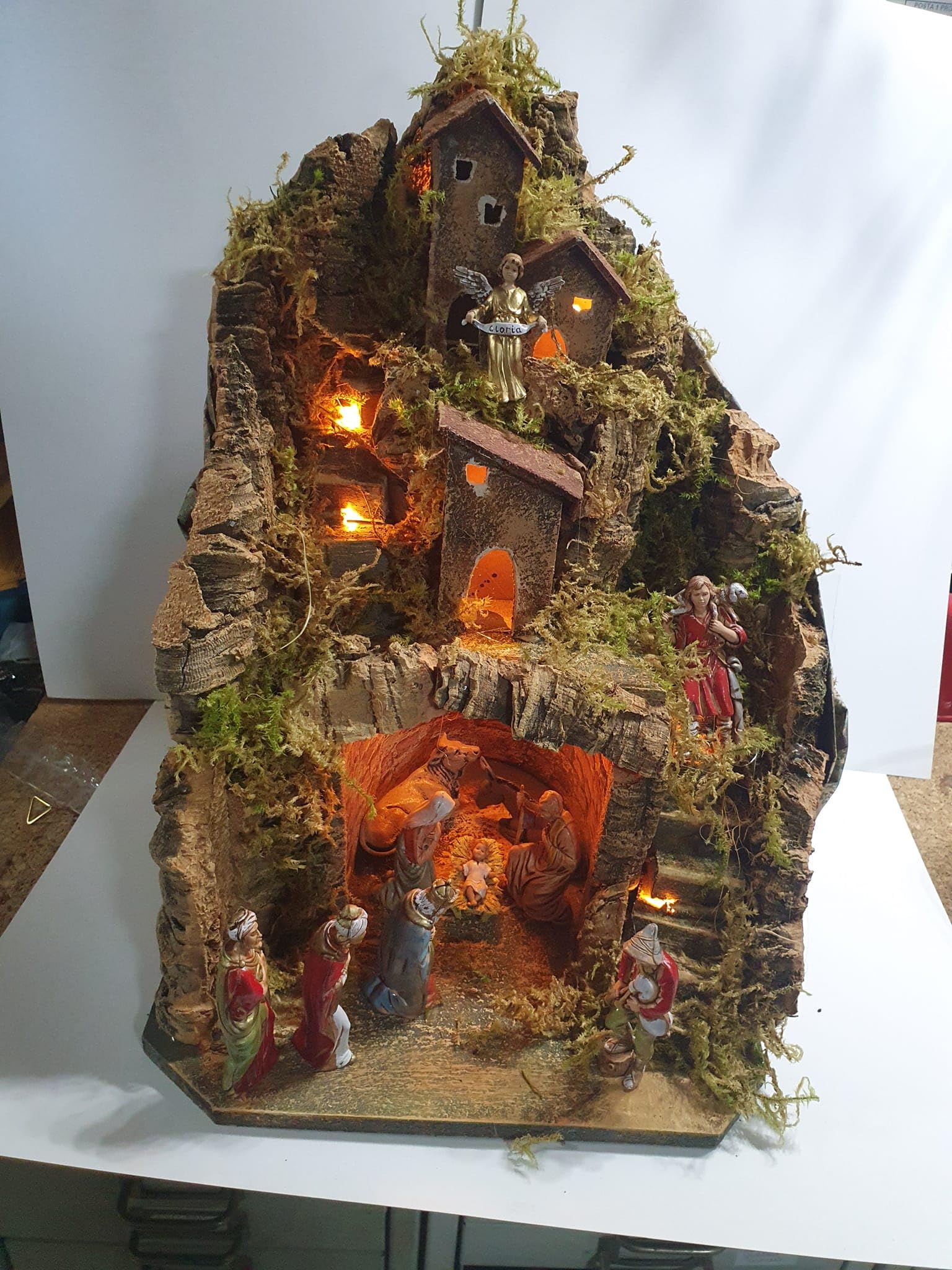 Krippe komplett Art4 25 x 25 cm Höhe 35 cm Holz und Kork mit oder ohne Hirten ohne 11 Schäfer 8 cm Kunststoff oder Boden 7 cm San Grigorio ARMENO