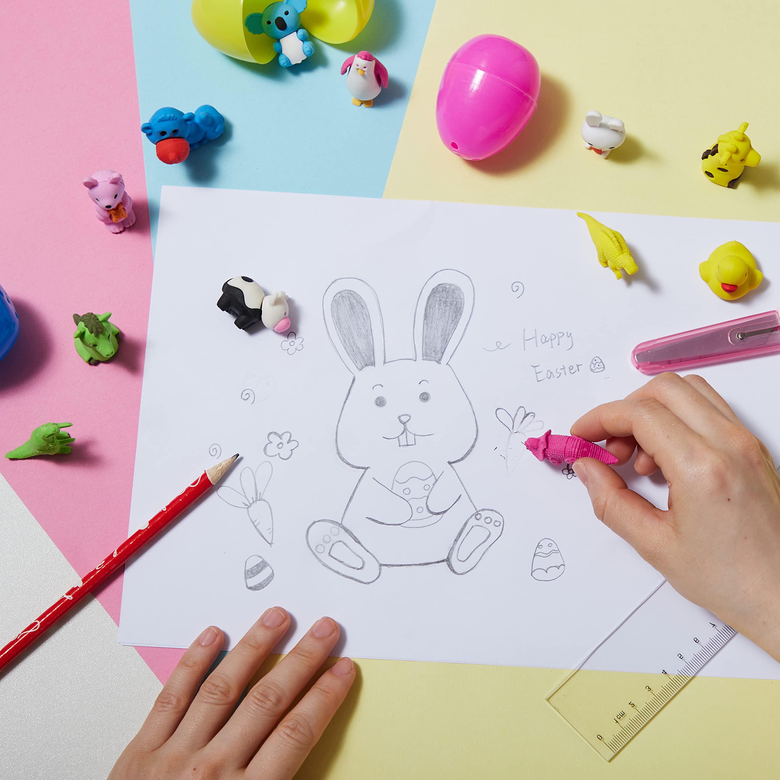 JOYIN 24 oeuf de Paques Pré-Remplis avec 48 animal Gommes pour les enfants, Gommes à Crayons, Panier de Pâques, Jouets Pré-Remplis pour œufs de Pâques