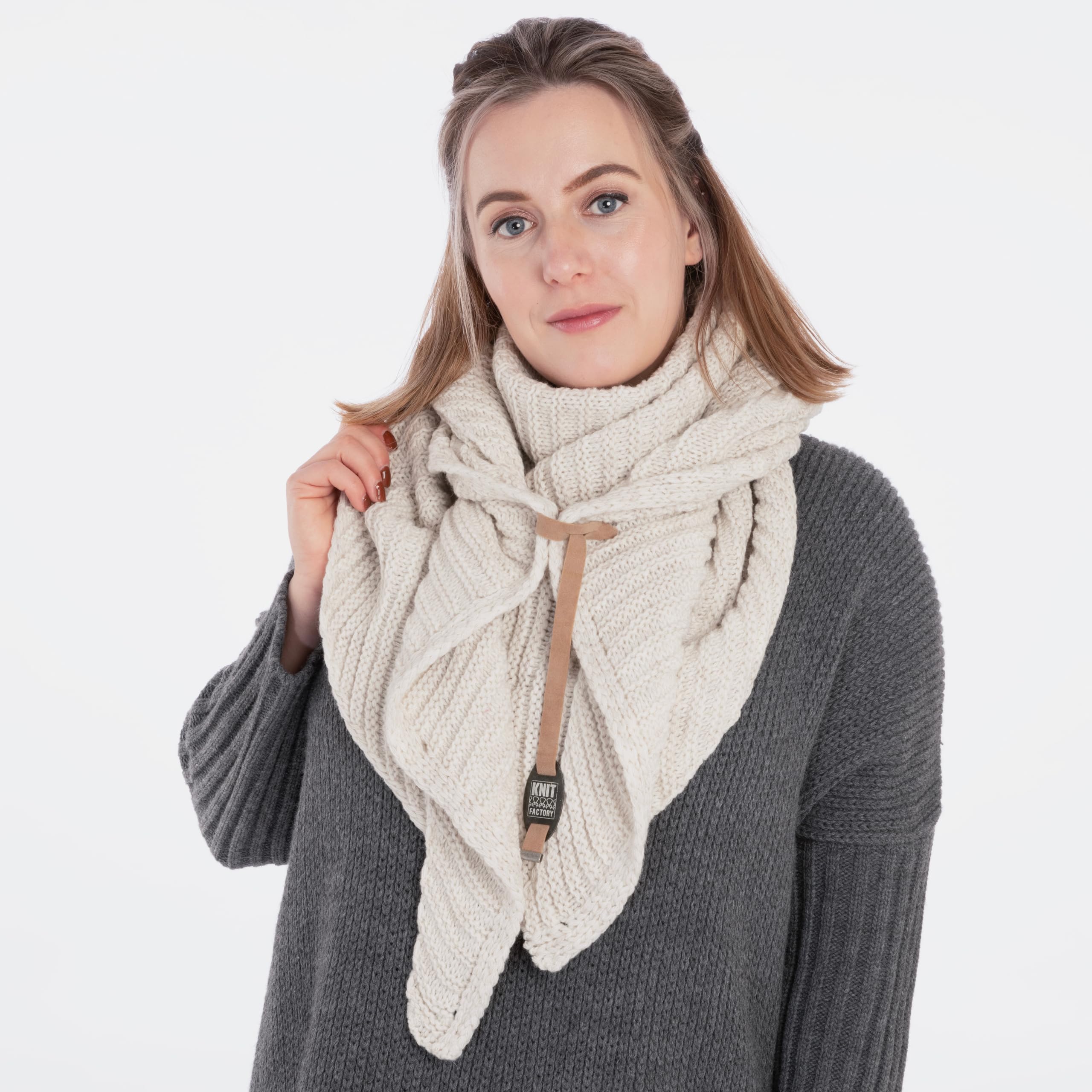 KNIT FACTORY - Demy Dreiecksschal - Damen Strickschal mit Wolle - Winterschal - Herbst & Winter Essentials - Winter Dreieckstuch - Tuch Schal für Winter - Hochwertige Qualität - 190x85 cm