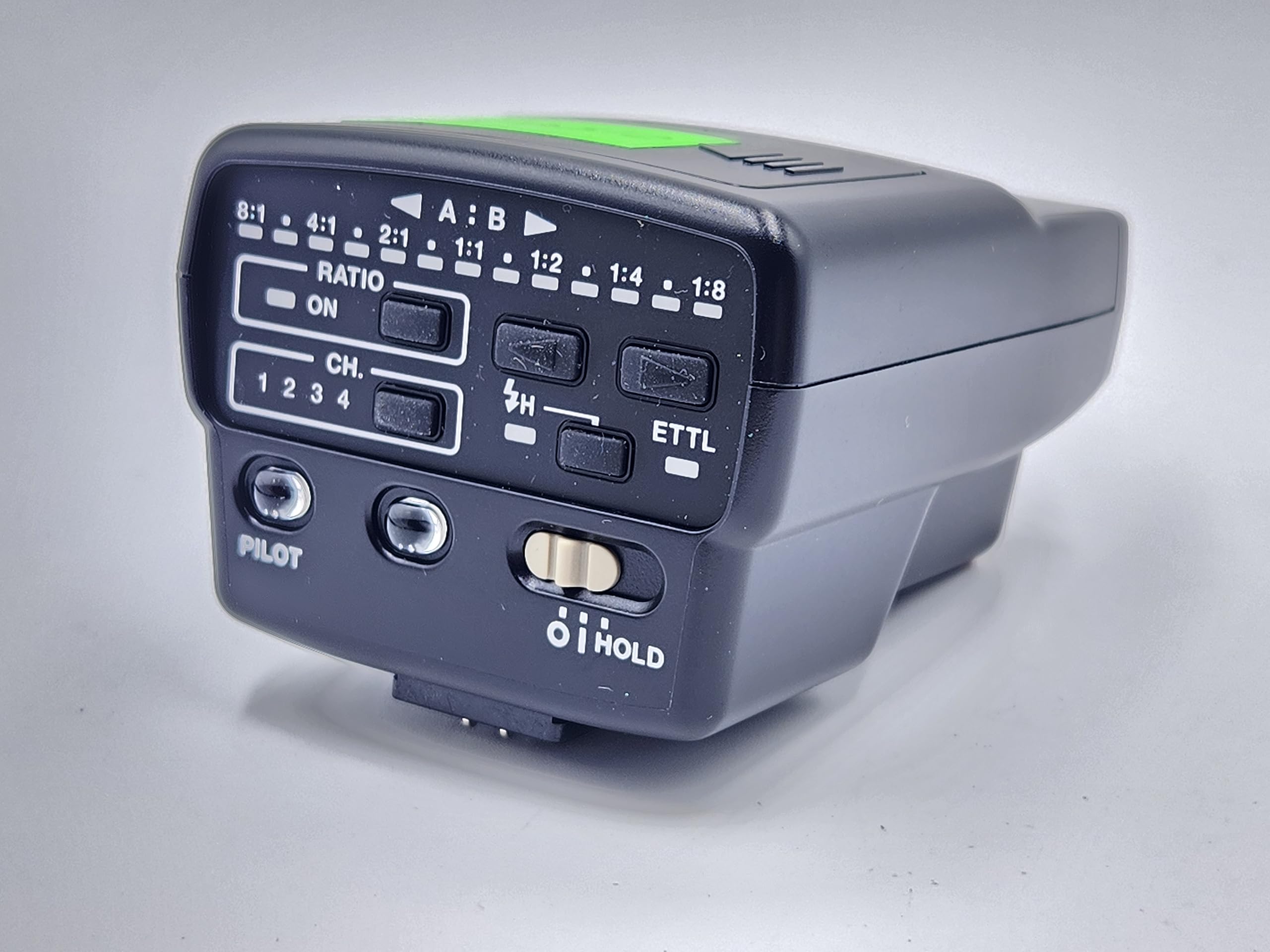 Canon ST-E2 Speedlite Transmitter for Canon 580EX II 430EX Canon ST-E2 Speedlite Transmitter for Canon 580EX II 430EX
