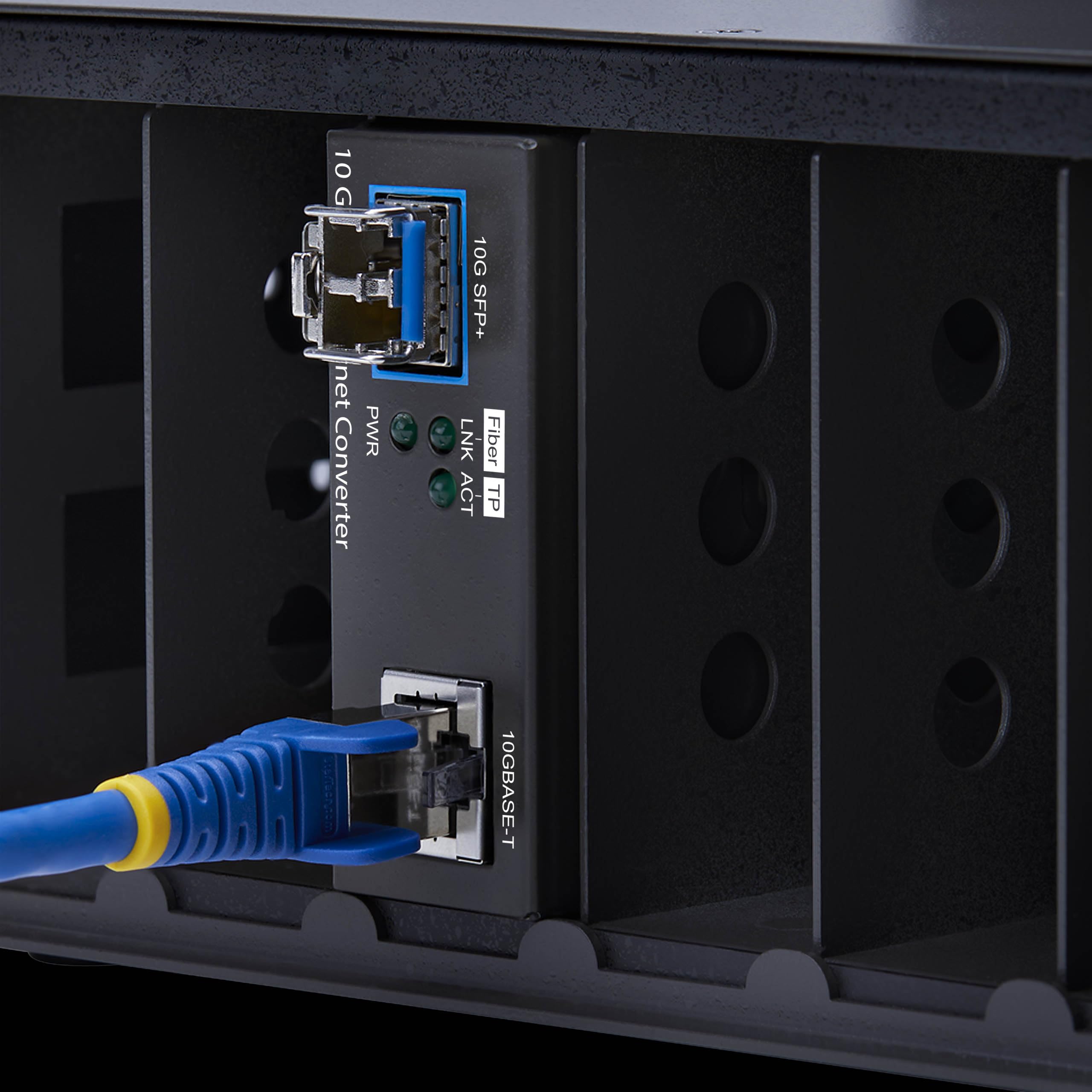 StarTech Media Converter Fibra 10GbE Multi-Gigabit SFP+ Aperto (MCM10GSFP2) | Convertitore RJ45 Gigabit Ethernet a SFP+ 10GBASE-X