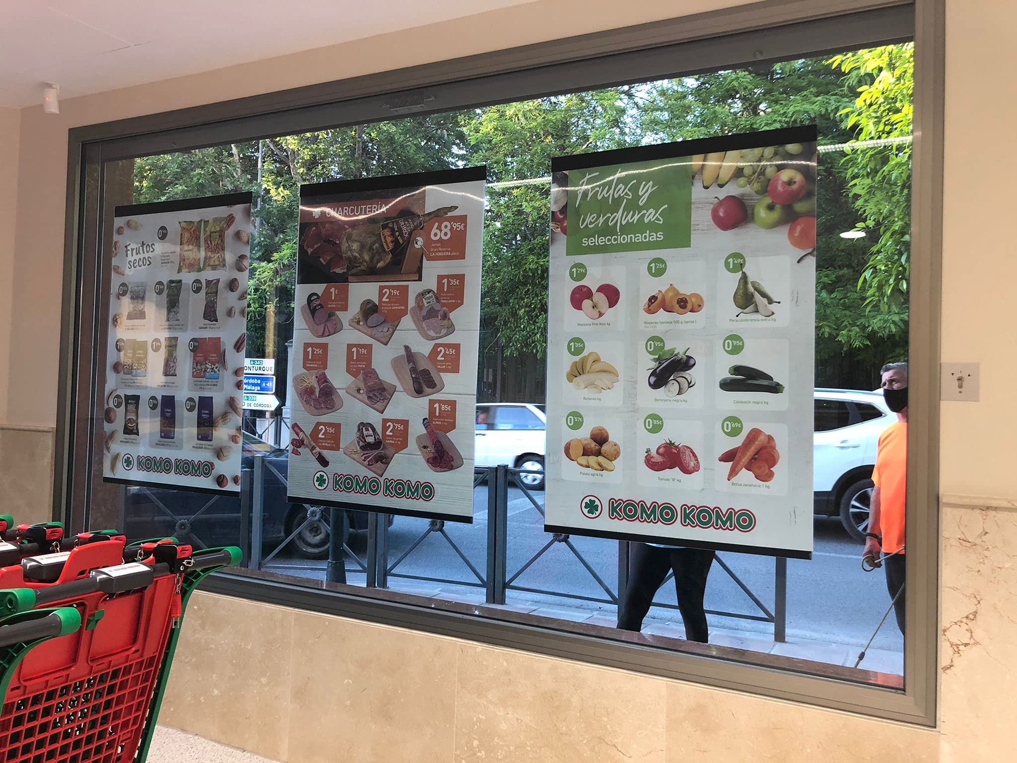 A3 Vertical – Sistema porta poster e porta poster con cornice adesiva rimovibile e chiusura magnetica, buste e cornici per poster,pareti e vetrine, Pack da 5 pezzi (rosso)