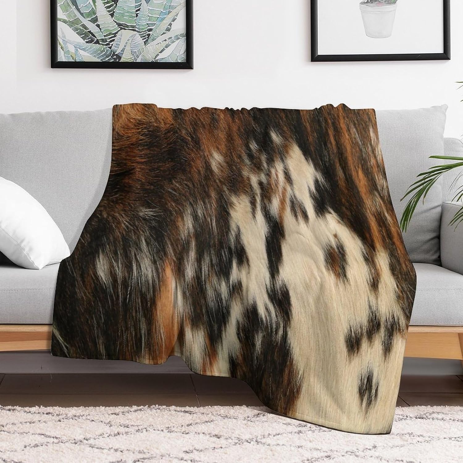 Cow Fur Printed Blanket, Retro Western Cowboy Wildlife Cattle Real Animal Skin Pattern Soft Warm Cozy Plush Flannel Covers for Livingroom Bedroom Couch Chair Camping Travel Home Decor Tapestry 40x50in