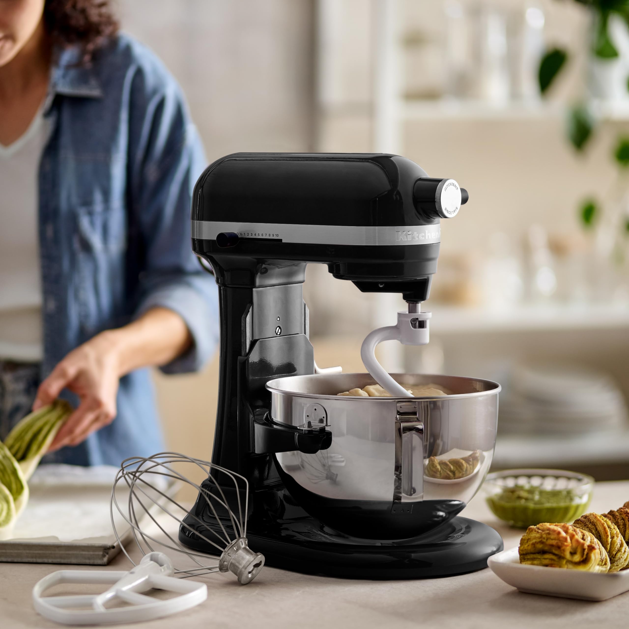 KitchenAid Batidora Amasadora Bowl-Lift 5.2L Heavy Duty, Cuerpo y Engranajes Metálicos, 11 Velocidades, Flex Edge, 67 Puntos de Contacto, Onyx Black