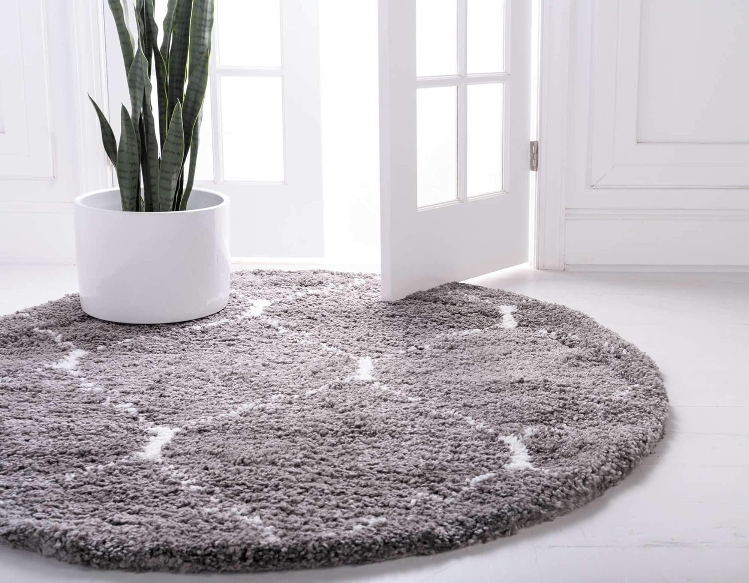 Unique Loom Rabat Shag Collection Modern Tribal Moroccan Inspired Plush & Soft Lattice Design Area Rug (5' 0 x 5' 0 Round, Gray/ Ivory)