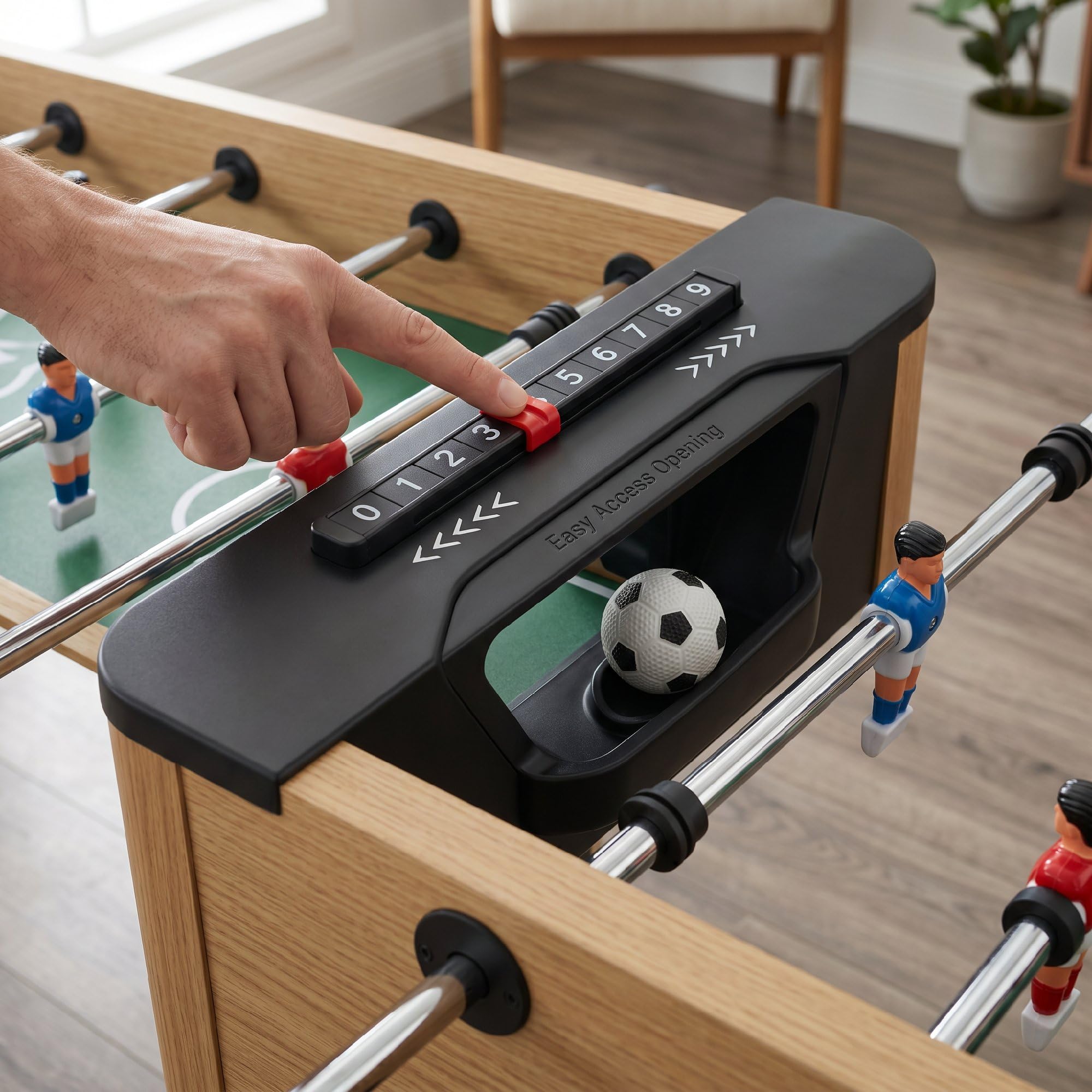 SPORTNOW Tischkicker inkl 22 Kicker 2 Bälle Griffe 121x87x77cm Naturholz | Rutschfest, Punktezähler, Schräge Beine, Kickertisch, Spieltisch für Kinder & Erwachsene, Tischfußball