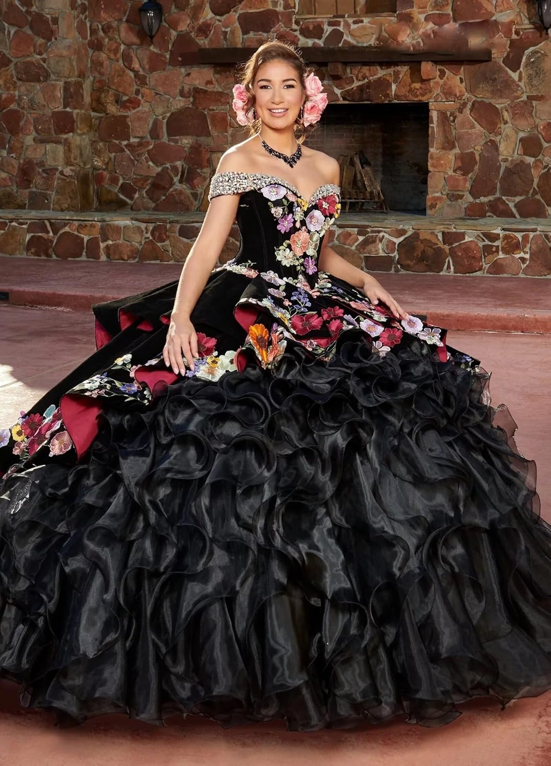 Luxury Velvet Quinceanera Dresses Embroidery Appliques Ball Gown Organza Layered Sweet 15 16 Dresses with Train