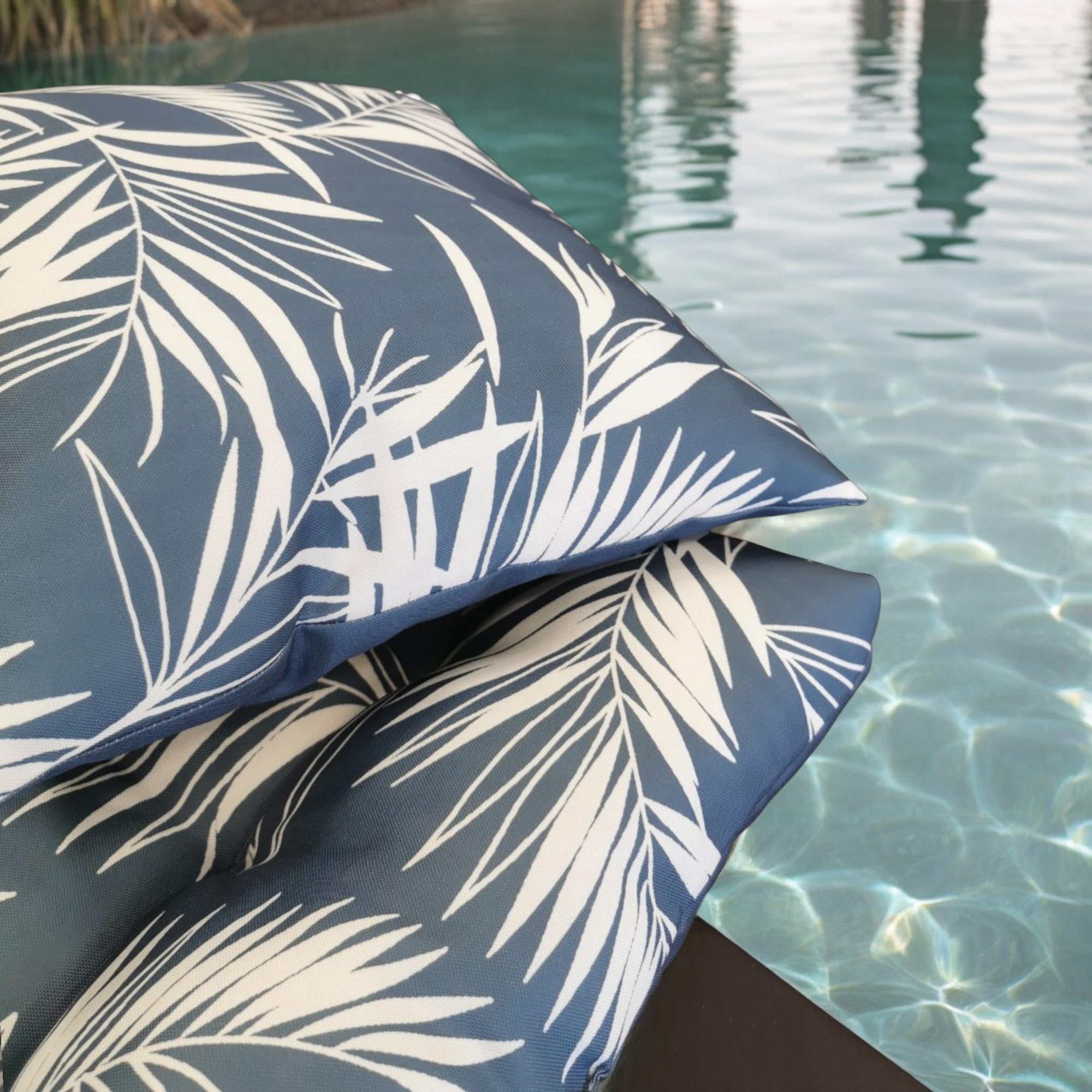 Atout Ciel Coussin matelassé Bicolore pour Bain de Soleil, transat en Tissu déperlant 190x60cm, 6 Variantes, Bleu