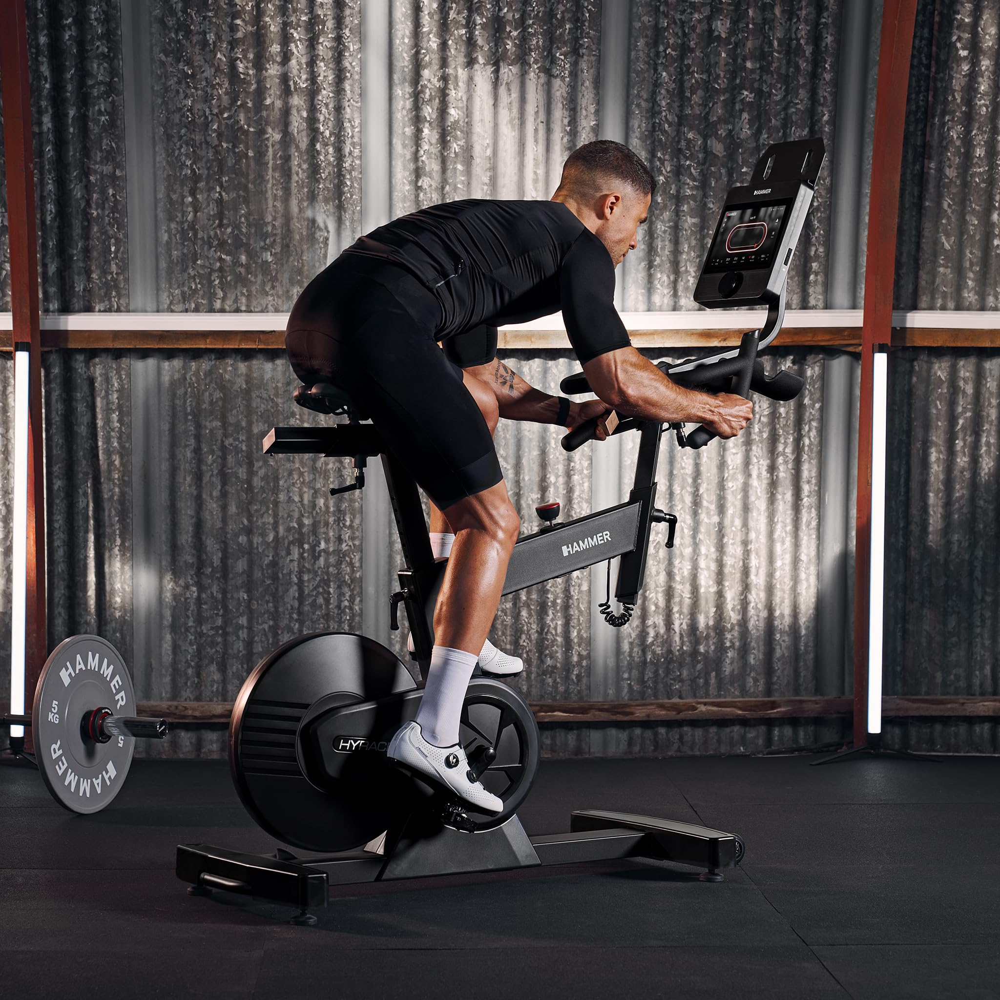 HAMMER Speedbike HyRace SR – Indoor Cycle Heimtrainer mit 20 kg Schwungmasse, TFT-Touchscreen, Tablet- & Smartphonehalterung, Bluetooth, kompatibel mit Kinomap & Zwift, Fitnessbike in Studioqualität
