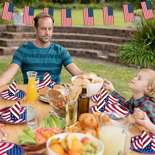 Miniatura 6 de QZYL 150 piezas de suministros para fiesta del 4 de julio, sirve 50 platos de papel y servilletas de papel con la bandera americana, decoraciones