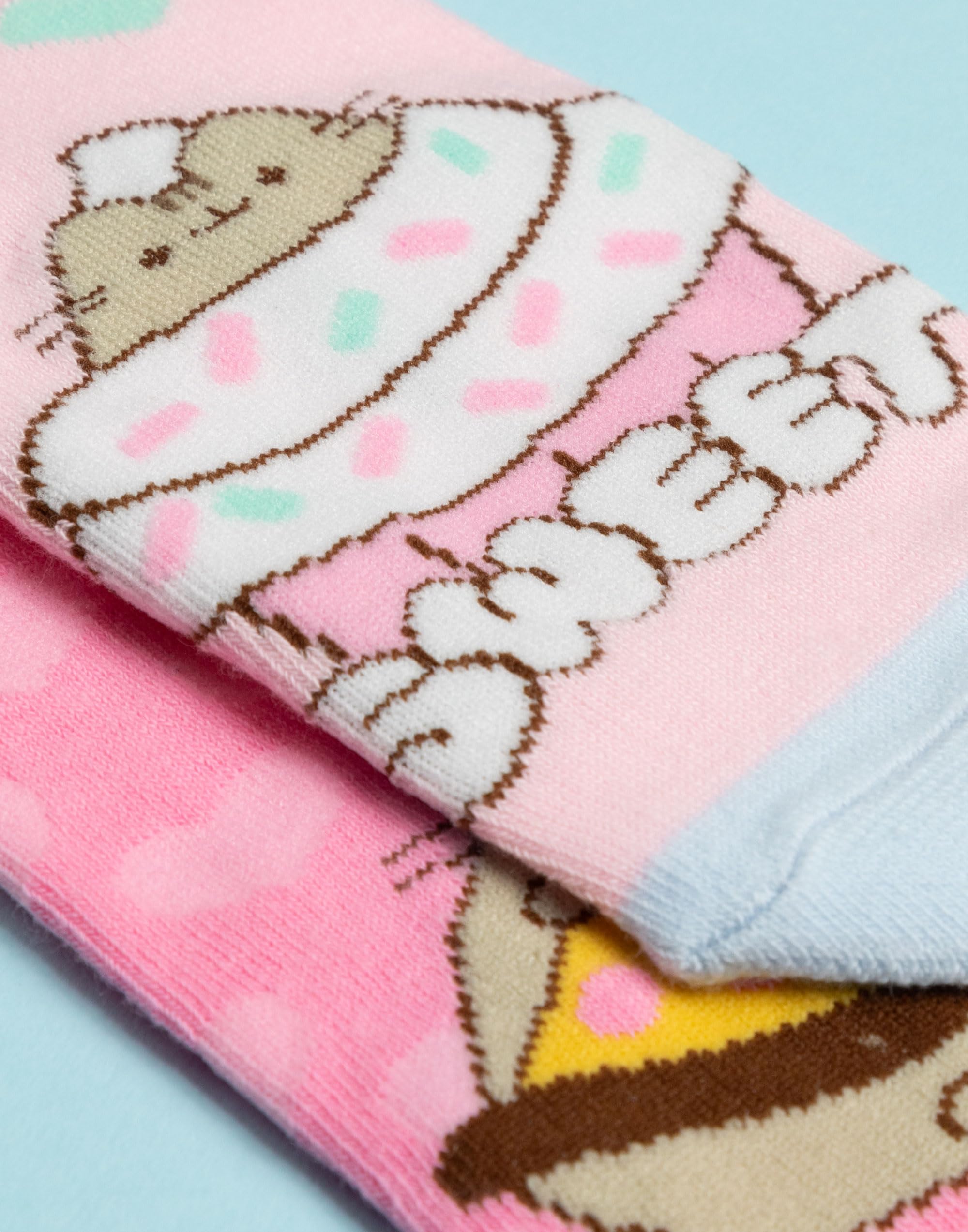 Pusheen Confezione da 5 calzini per ragazze | Calzature grafiche multicolori per bambini con gatti carini | Kitten Snack Attack Comodo set di calzini | Regalo di merchandising della serie Cartoon Cat