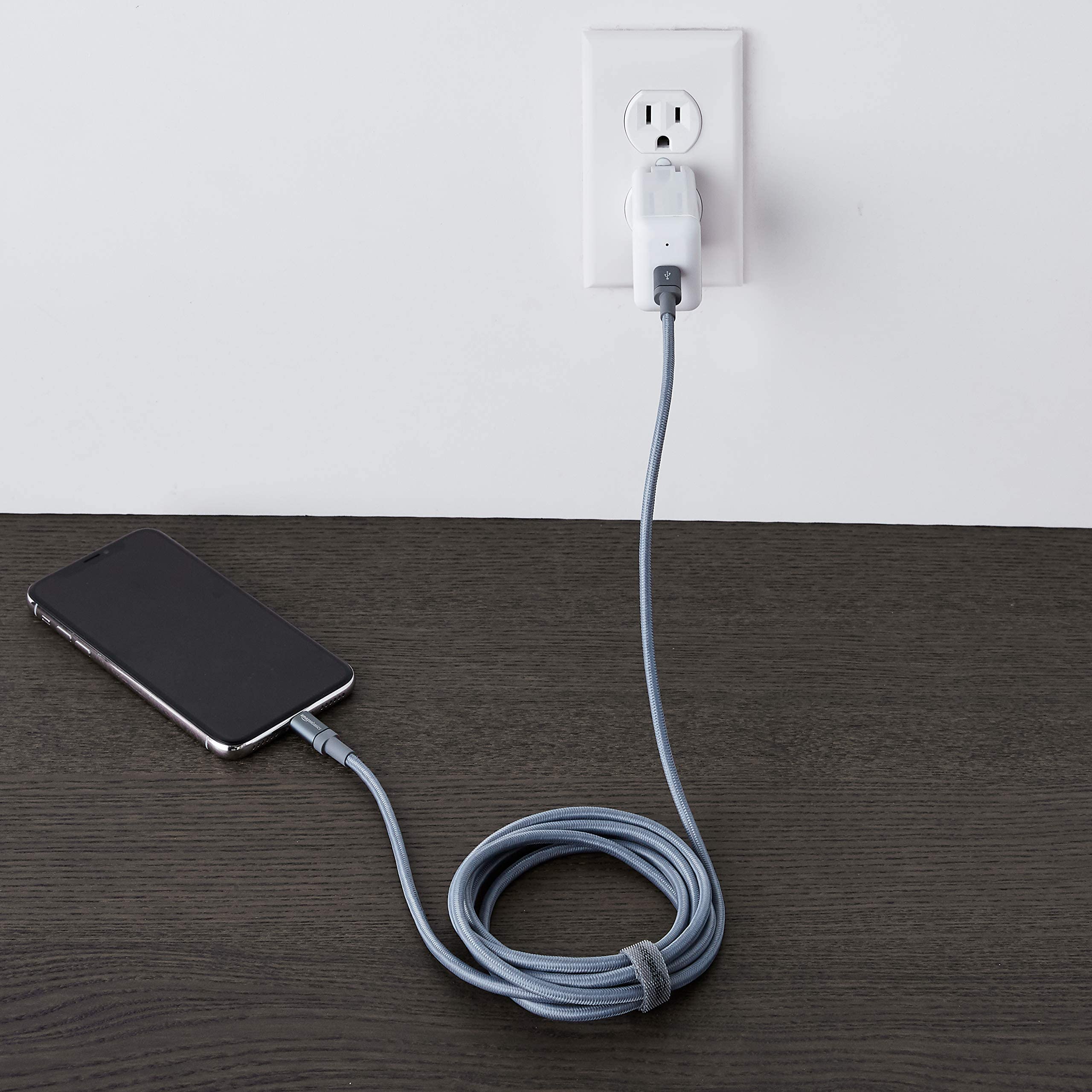 Amazon Basics Cavo di ricarica USB-C a Lightning MFi nylon intrecciato 1.8 m Grigio scuro per iPhone 13/12/11/X/XS/XR/8