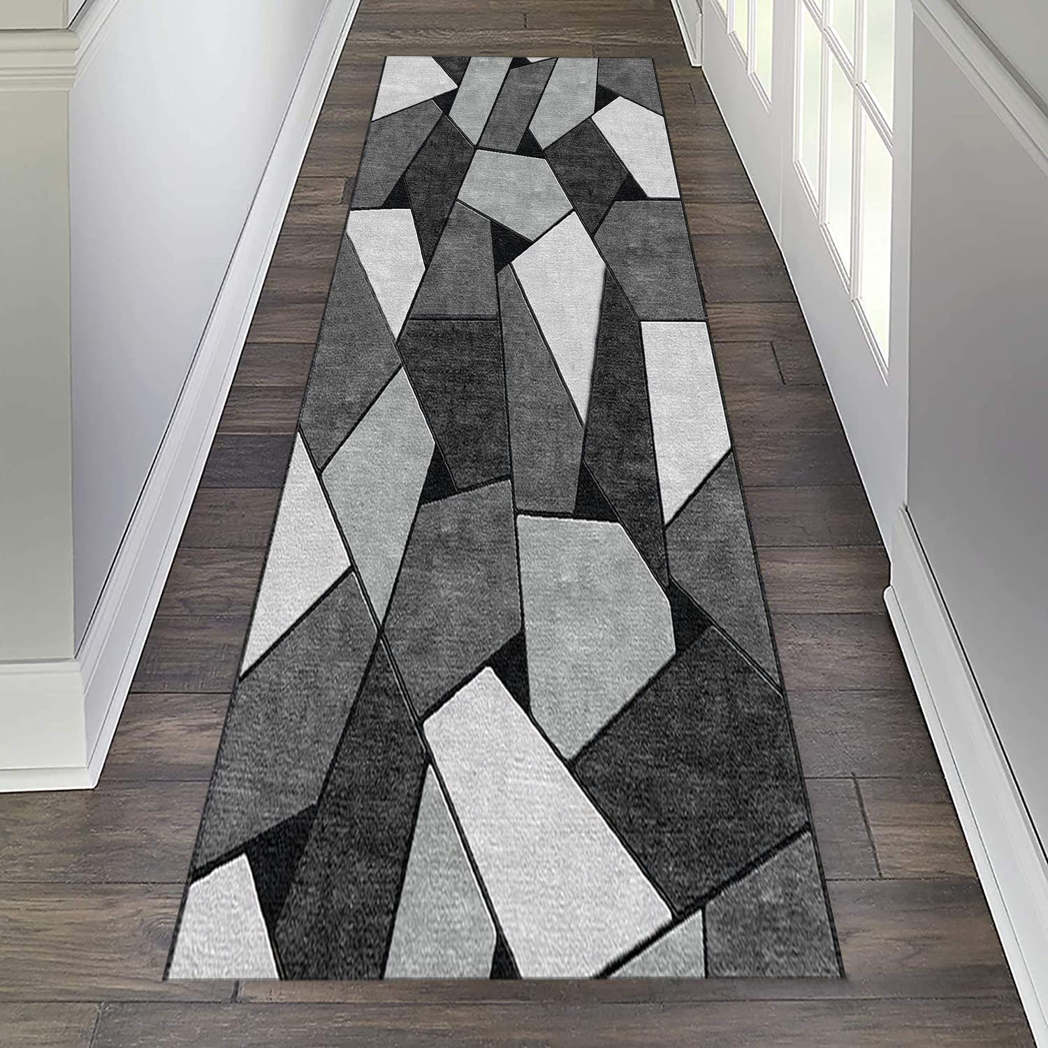 Tapis de couloir au design moderne et motif floral vintage chic