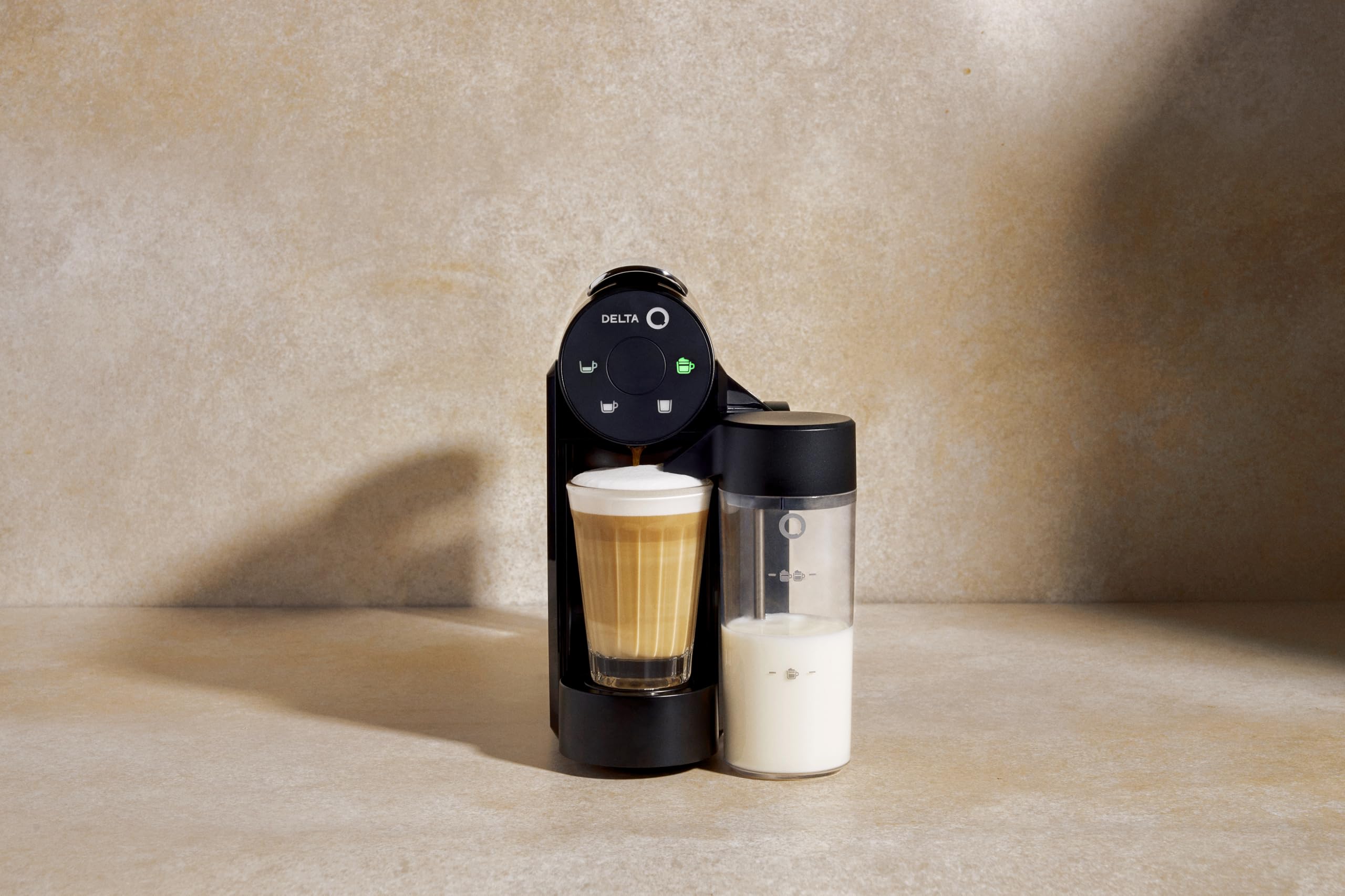 Delta Q MiniMilkQool Negra - Cafetera para cápsulas Depósito para leche. Compacta Versátil y Minimalista - Fácil de usar