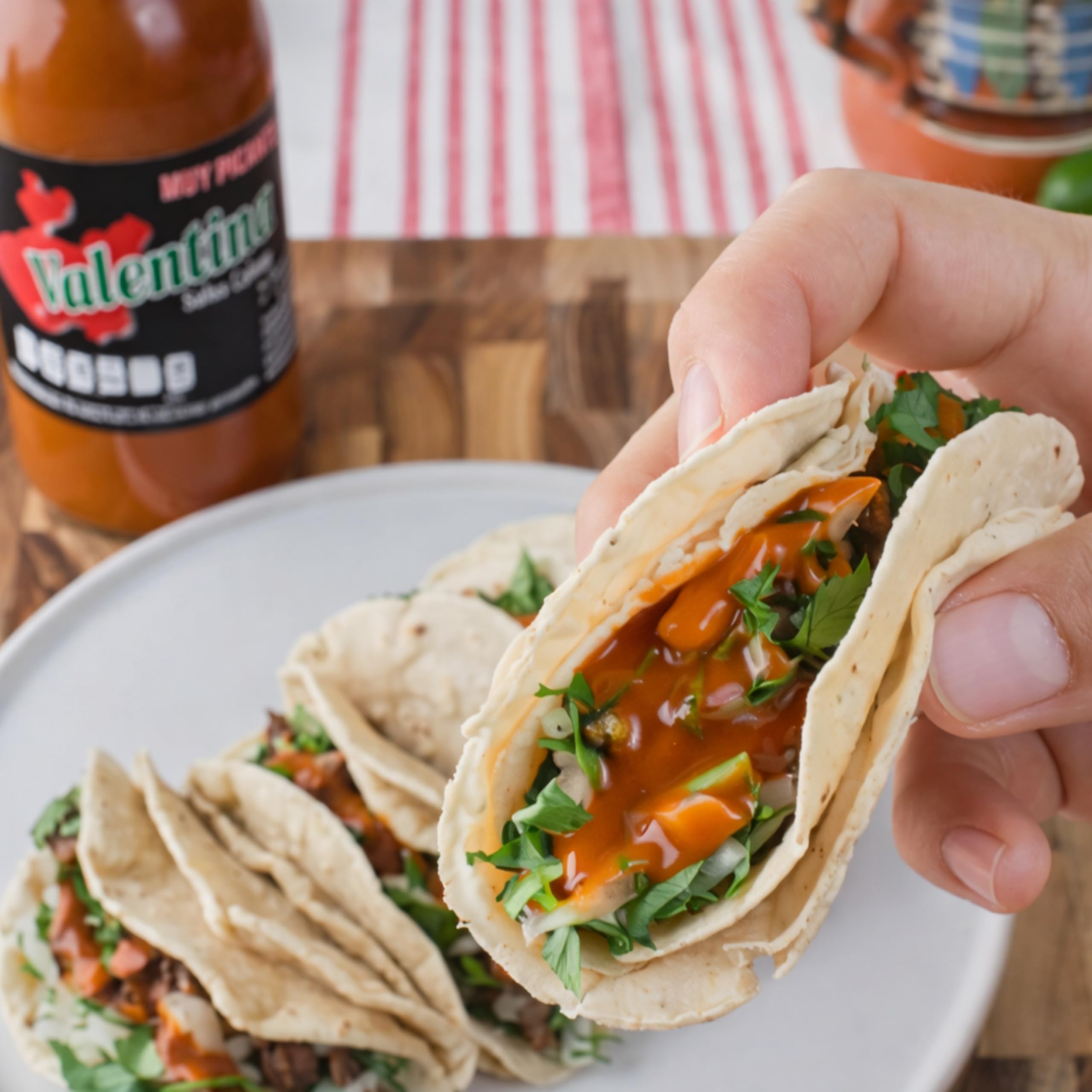 Valentina Negra Salsa Picante Muy Picante – Mexicana Extra Picante de Chile Hot Sauce 370ml