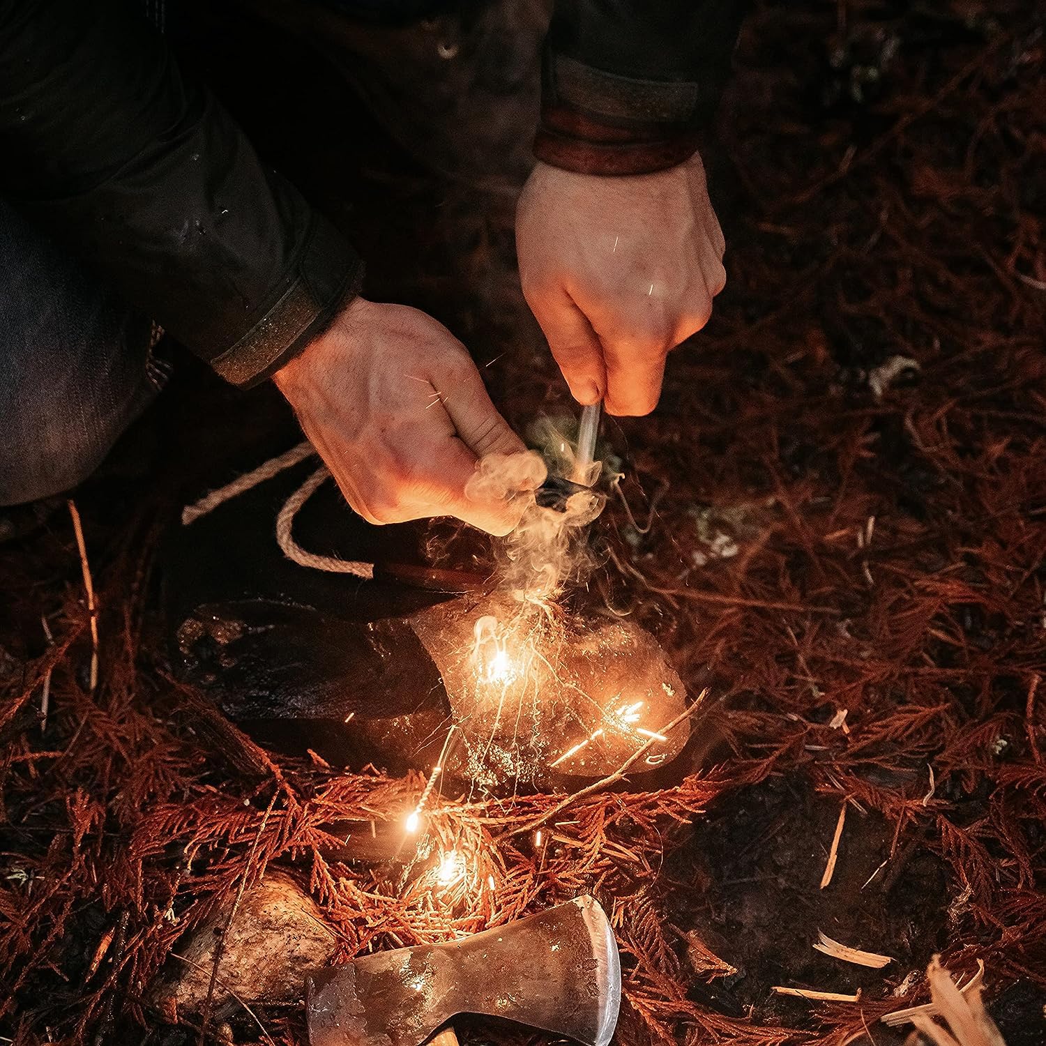 Kit di accensione del Fuoco, Kit di Sopravvivenza all'aperto, Include Diversi sistemi di accensione del Fuoco e fonti di acciarino di Emergenza, Perfetto per Il Campeggio e l'escursionismo