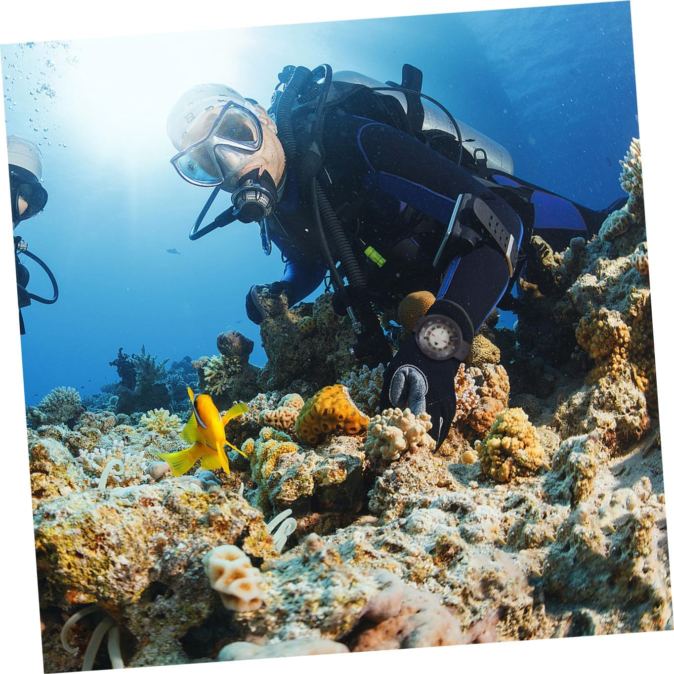 Underwater Luminous Wrist Compass Watch with Waterproof Balance Design, Black Mini Portable Outdoor Navigation Tool for Diving, Hiking, and Camping