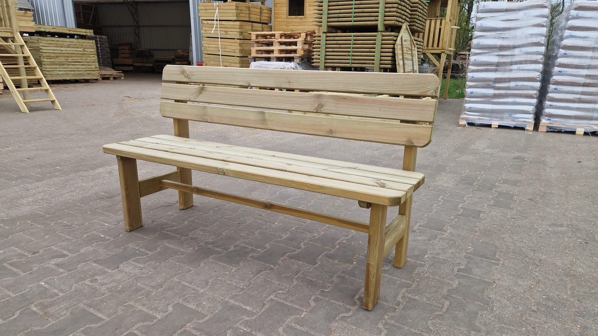 AVANTI TRENDSTORE - Riccione - Panca da Giardino in Legno Massiccio di Pino, Trattamento in Autoclave Verde, 150 cm
