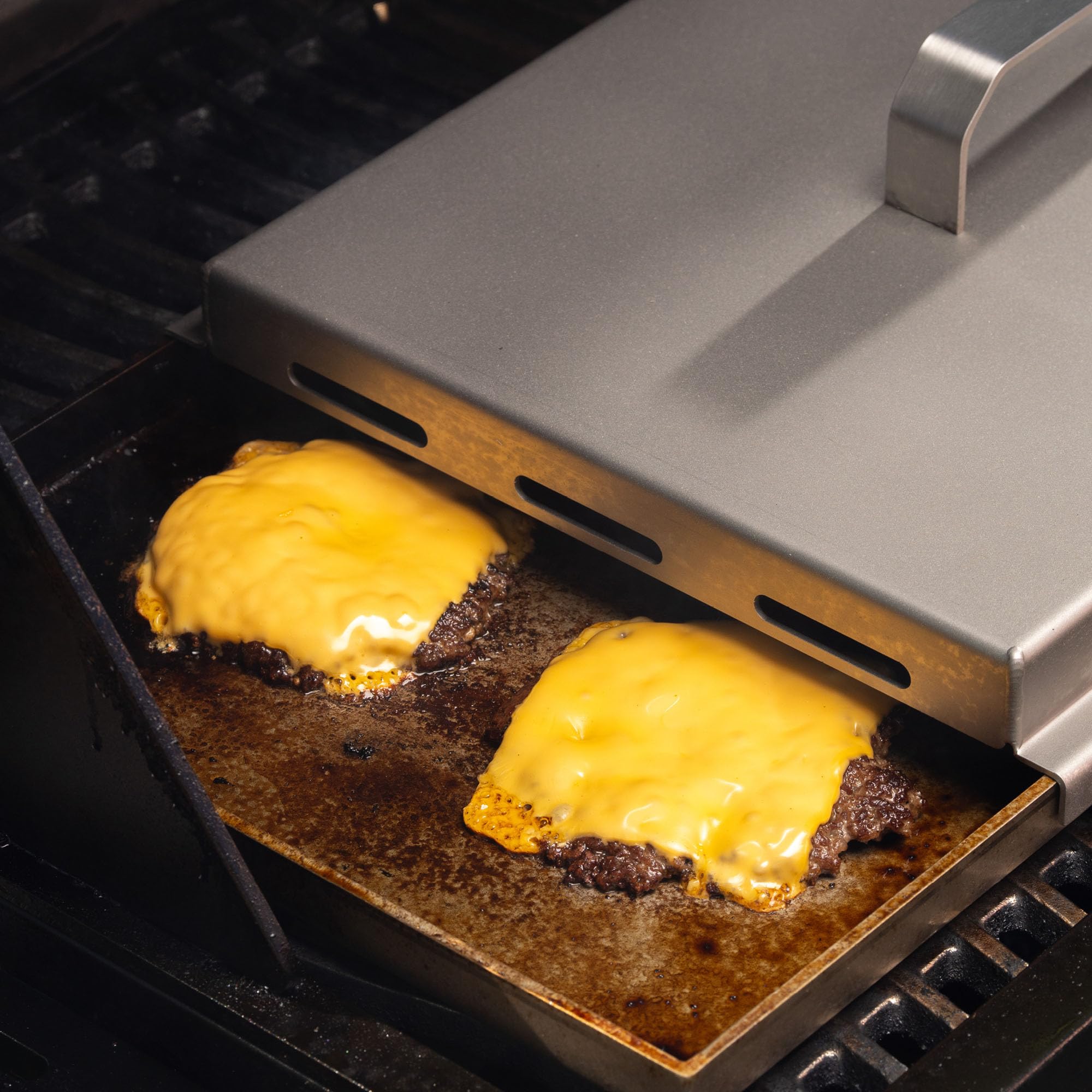 BeHe Smash Burger Presse 1kg schwer 100% Edelstahl – Massive Burger Presse für Grill & Plancha – 8 mm Burgerpresse für perfekte Smashburger Kruste – Burger Patty Presse Made im Ruhrgebiet