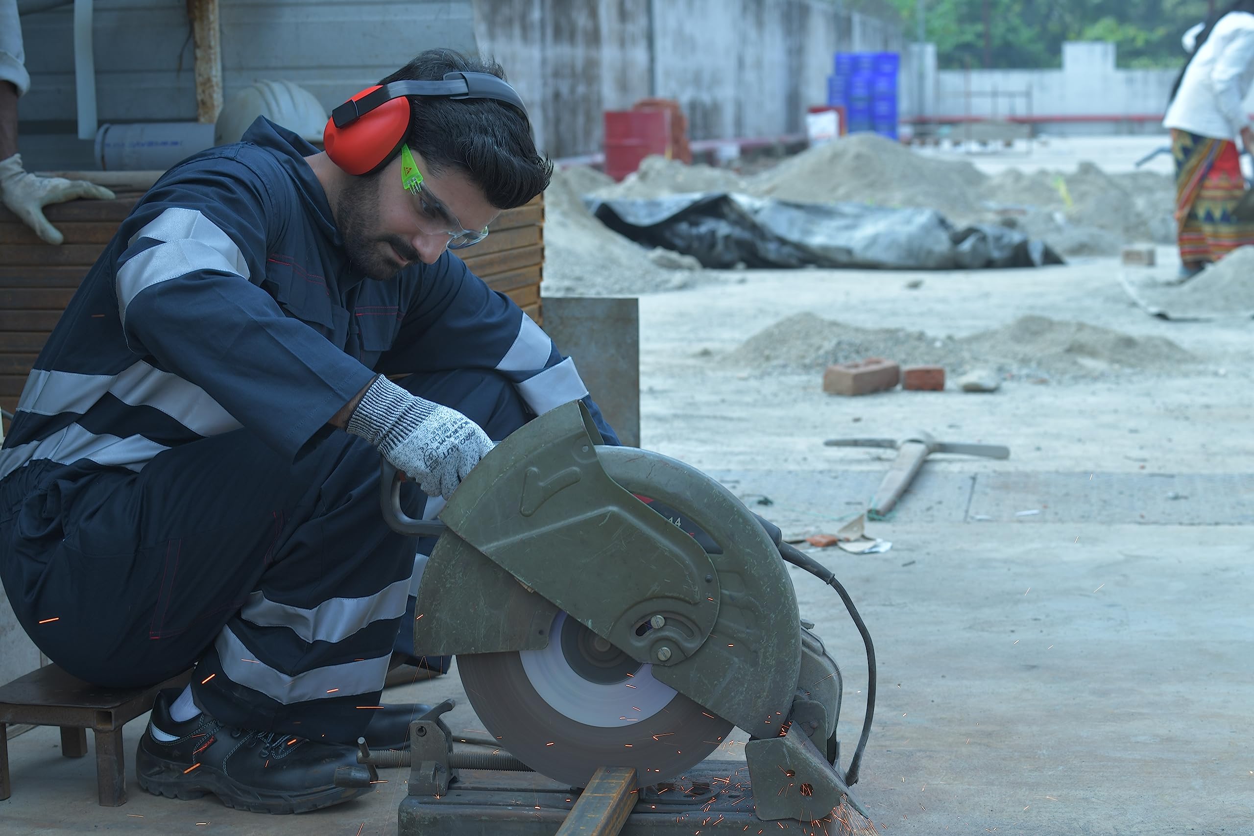 Karam EP21 High Noise Reduction Safety Ear Muff | Adjustable, Comfortable & Lightweight Hearing Protection for Construction, Shooting & Industrial Use | Noise Cancelling Earmuffs with SNR 27dB - Image 6 thumbnail