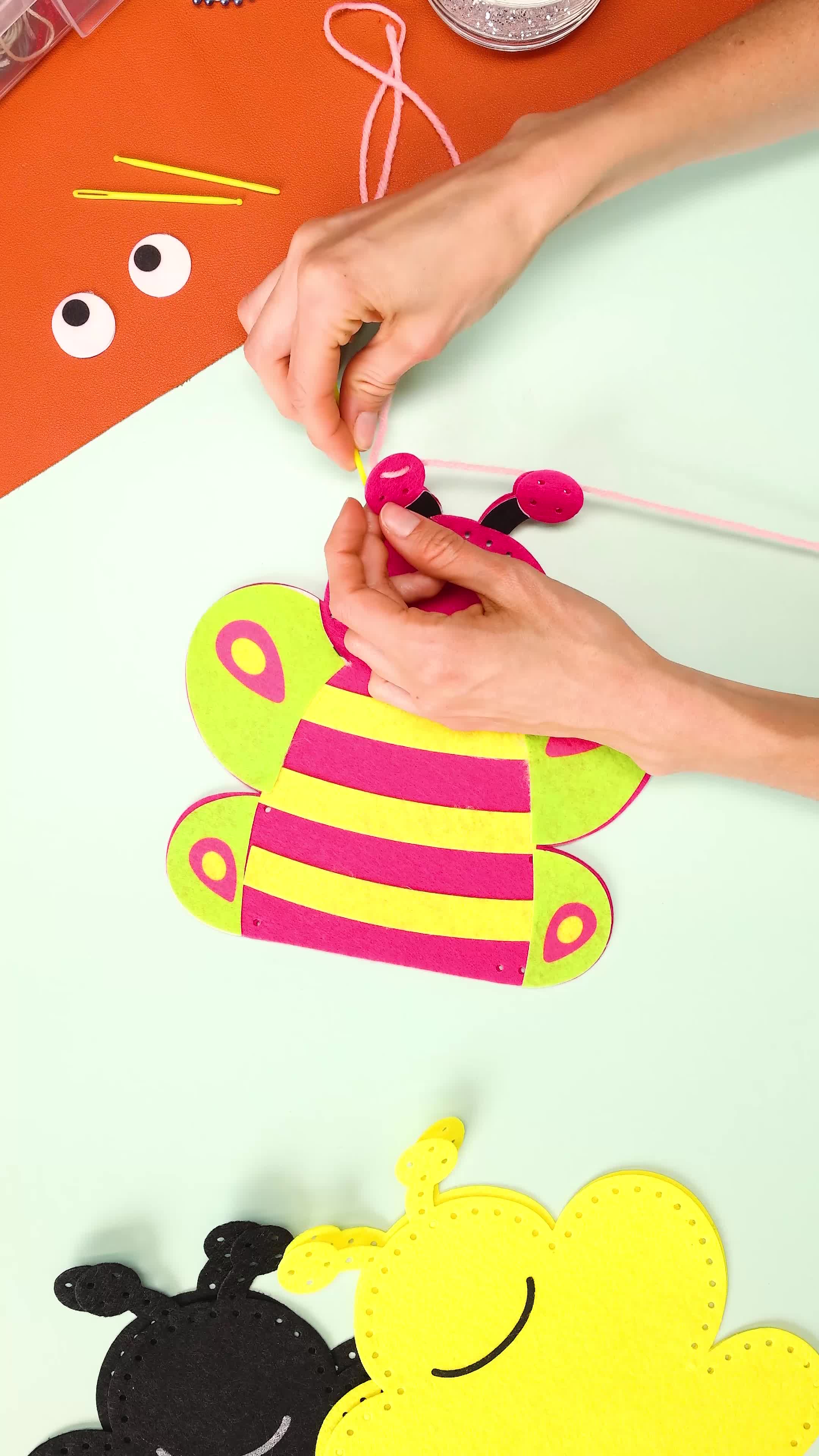 Baker Ross – Kit Marionnette Insecte à Coudre – Paquet De 3, Loisirs Créatifs Pour Enfants