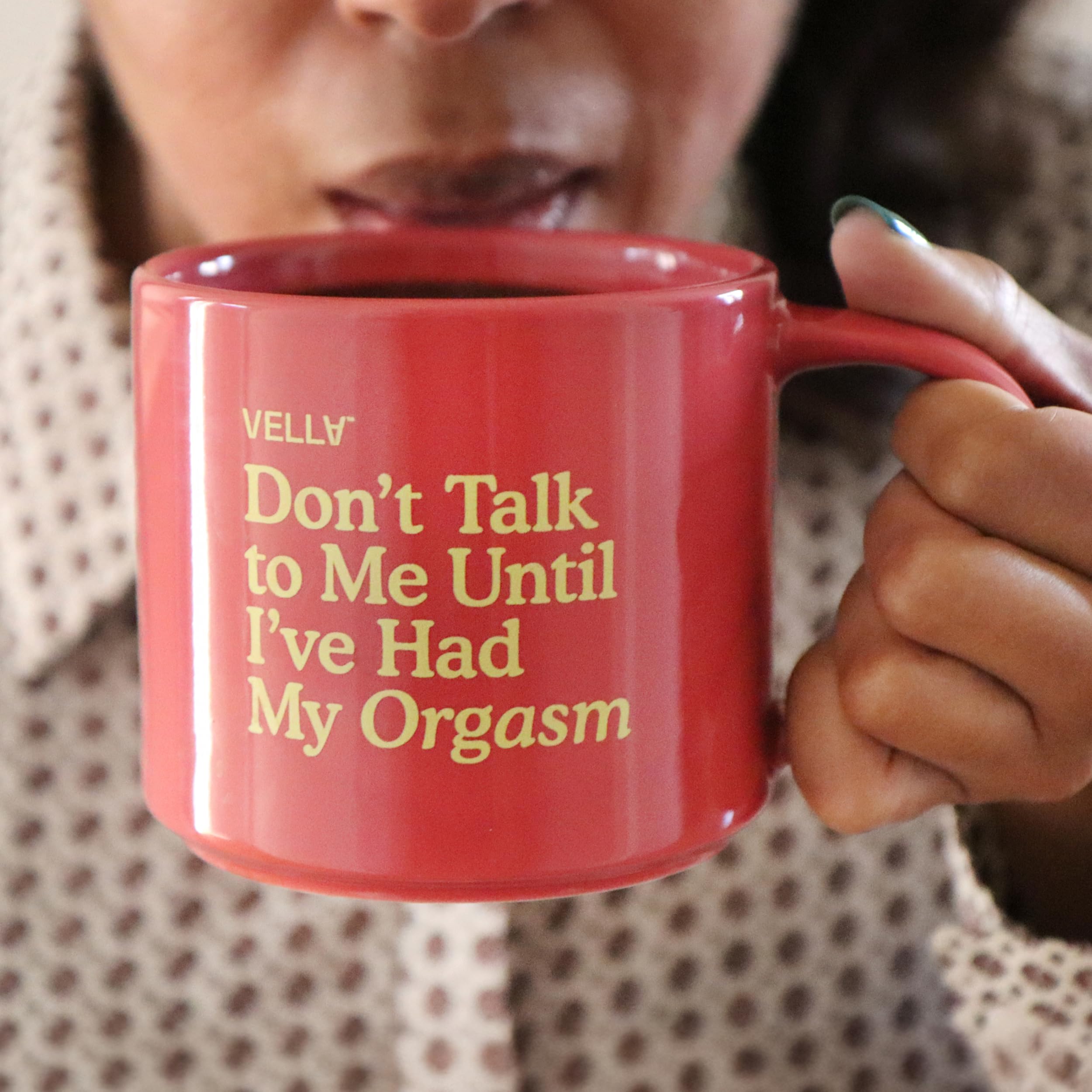 VELLA Taza de café de cerámica de 16 onzas, tazas de café grandes para mujer, aptas para microondas y lavavajillas, regalos para amantes del café para mujeres, dimensiones de 5.75 x 3.5 pulgadas,