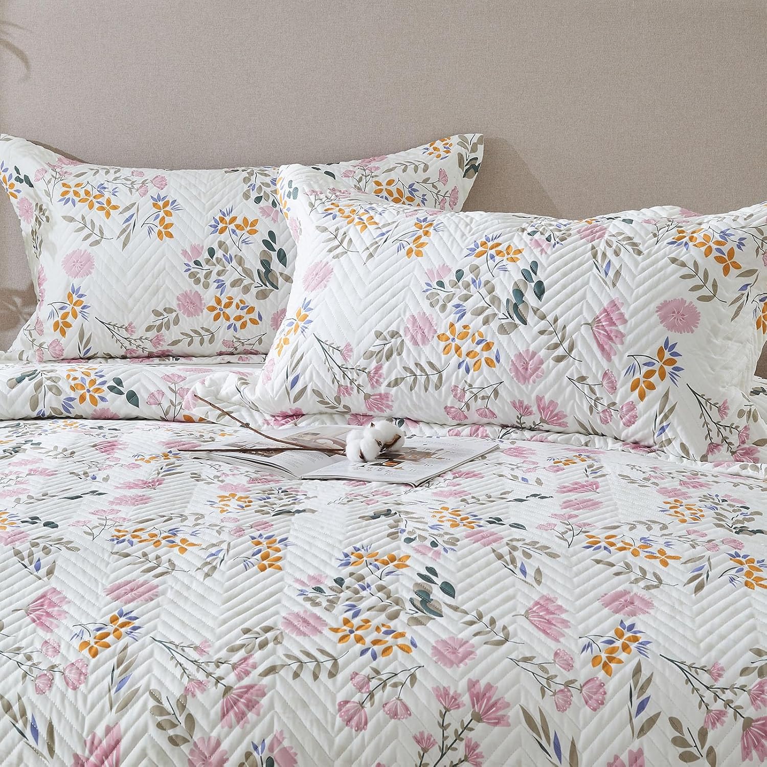kingrest Luxury Floral Print 100% Cotton Quilt Set Queen Size, Oversized Bedspread Coverlet Quilted Bedding Set, with 2 Matching Pillowcases, for All Season - Pink Floral (Queen, Pink Floral)