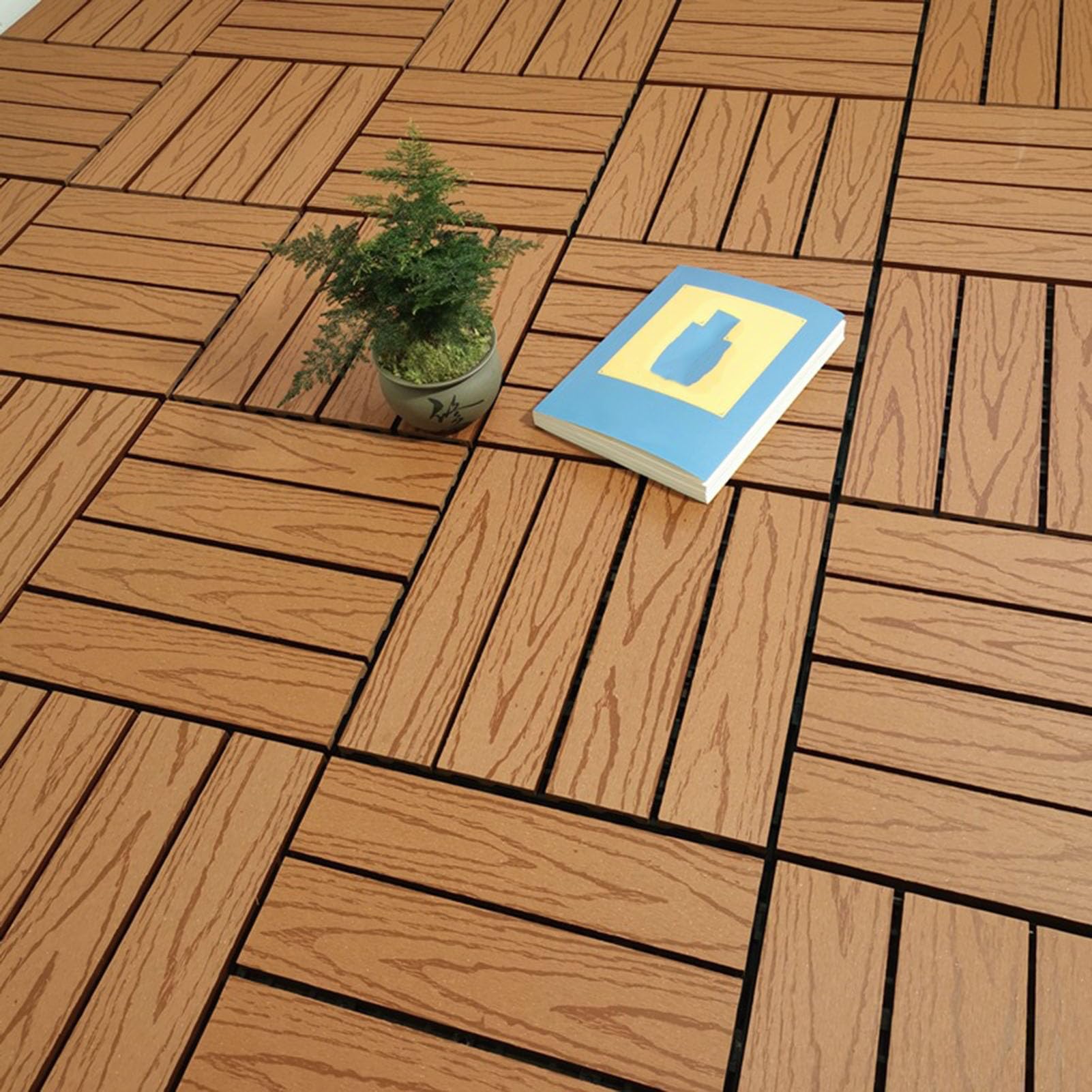 Piastrelle ad incastro in legno-plastica per balcone esterno, design a scatto con motivo in rilievo per una facile installazione