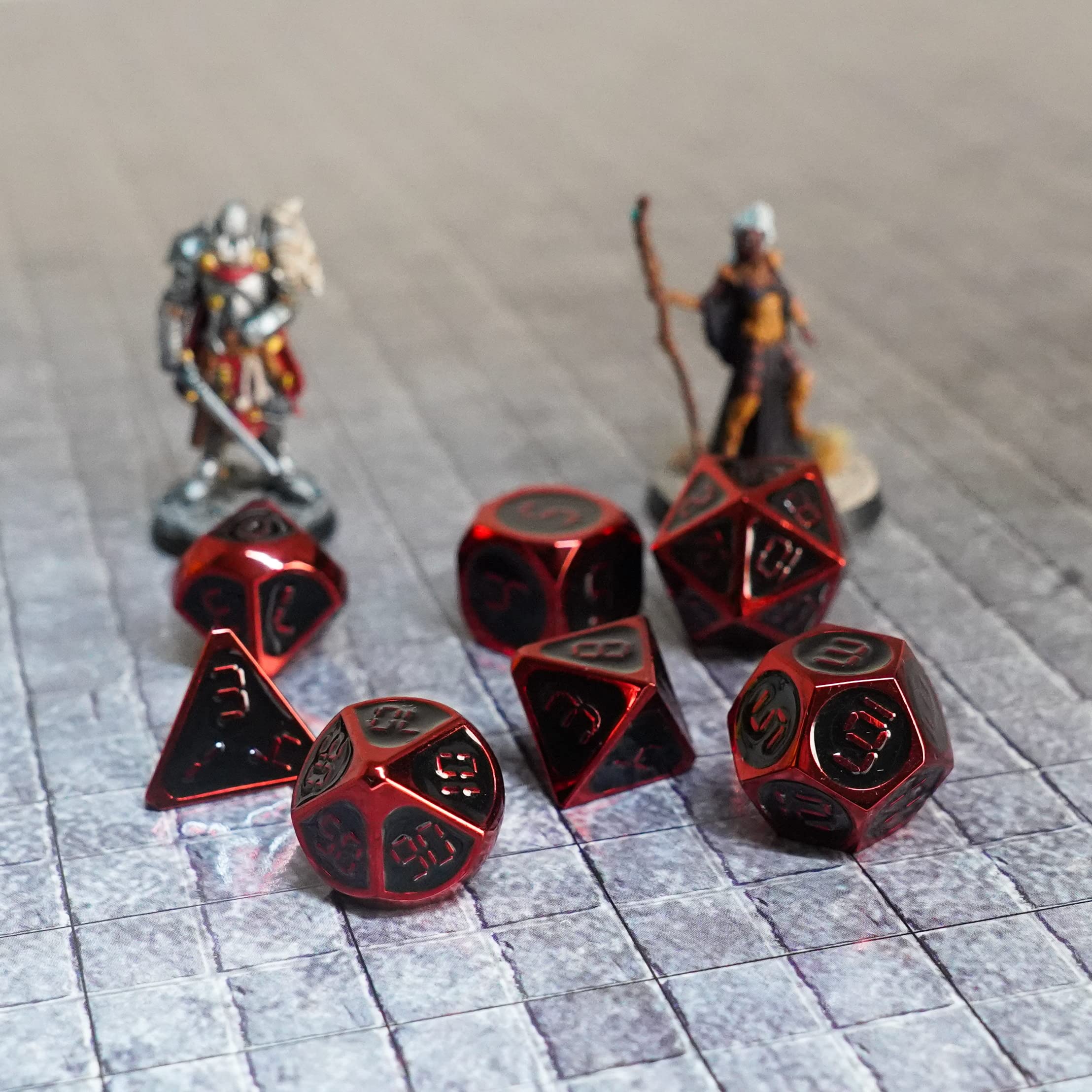 FanRoll - Juego de dados poliédricos de metal de 16 mm, rojo con esmalte negro, dados de juego de rol para Dungeons and Dragons