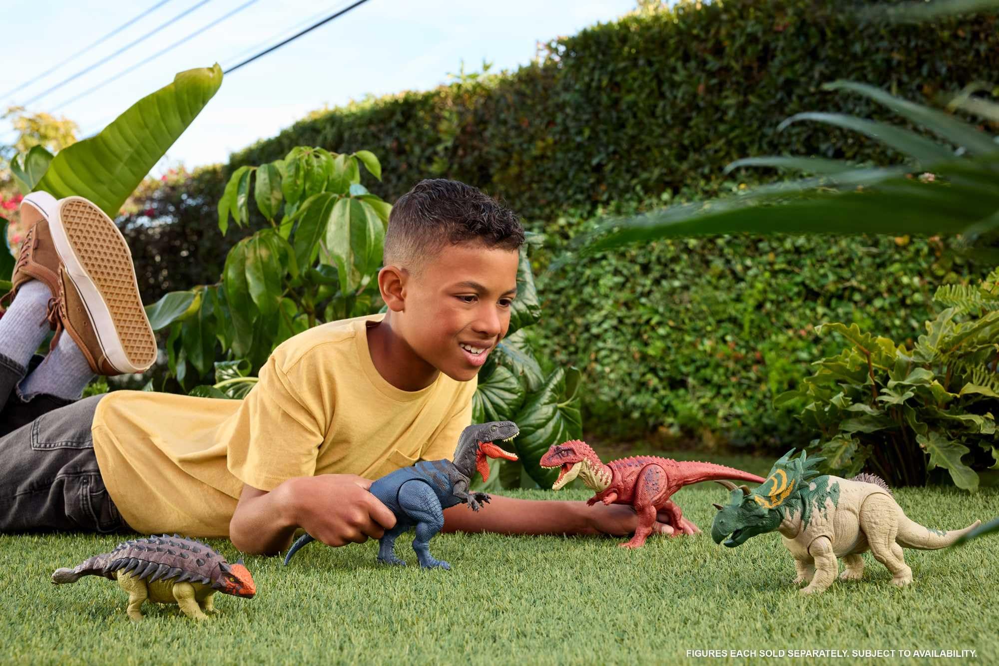 Mattel Jurassic World La Rinascita Utahraptor Ruggito Selvaggio, dinosauro giocattolo con attacco multidirezionale azionato con la coda e suoni, snodato, gioco digitale, JGC80