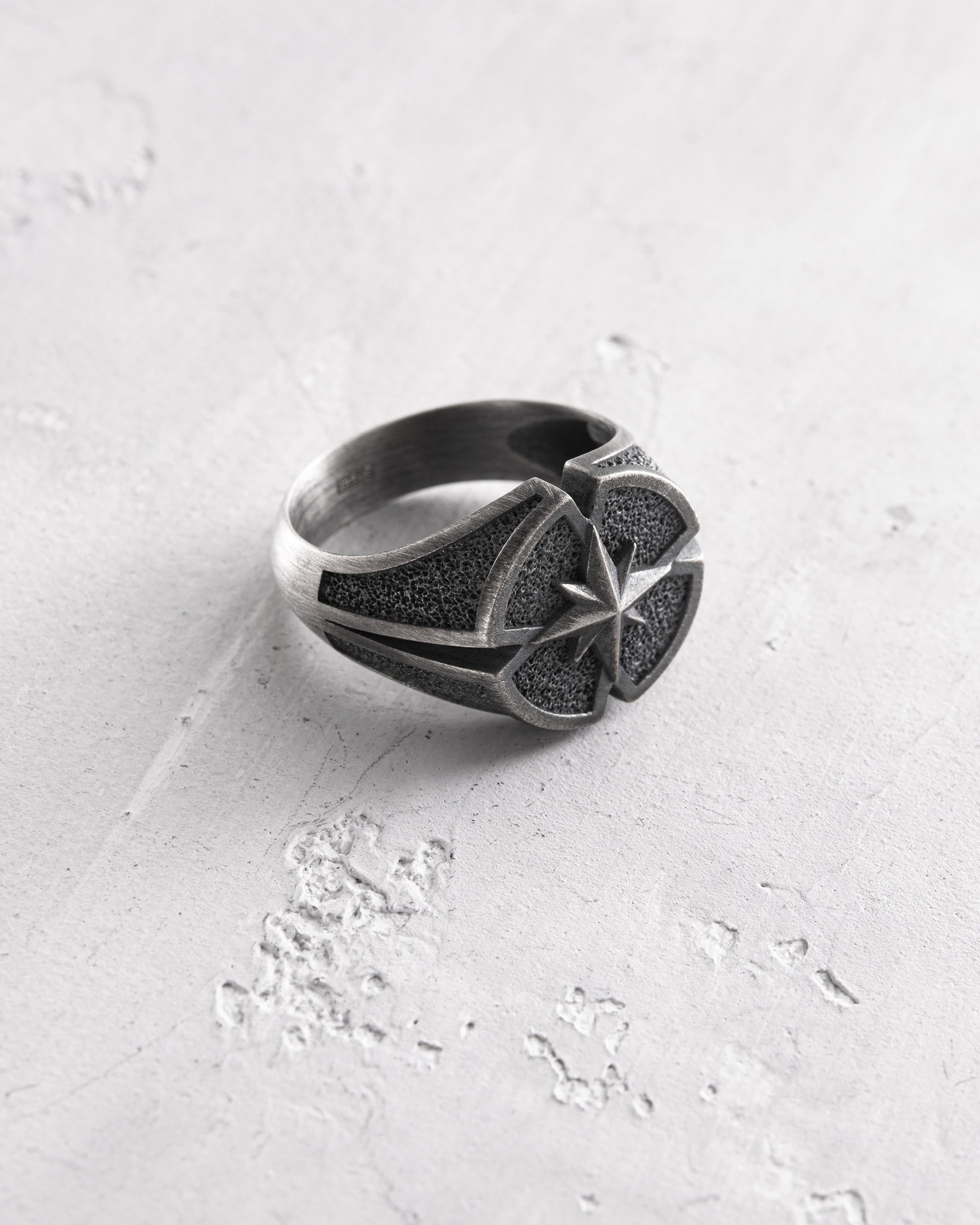 COMPASS Ring aus 925 Sterling Silber für Herren Markanter Kompass Silberring mit symbolischer Bedeutung, Massiver Statement Ring für Männer, Ausdruck von Stärke, Orientierung und Entschlossenheit