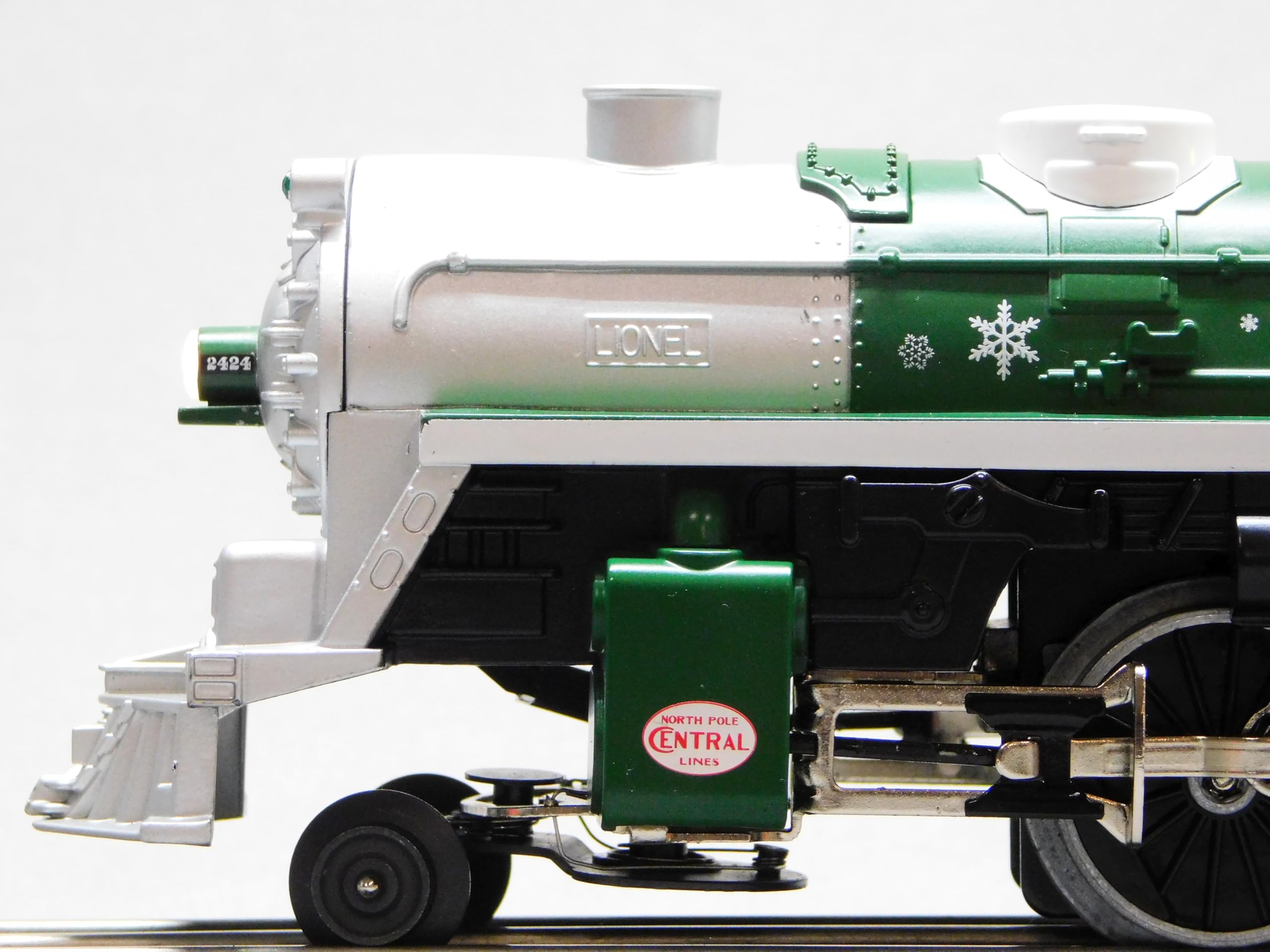 Lionel 2-4-2 Sleigh Bell Express LIONCHIEF STEAM Engine O Gauge 2445050