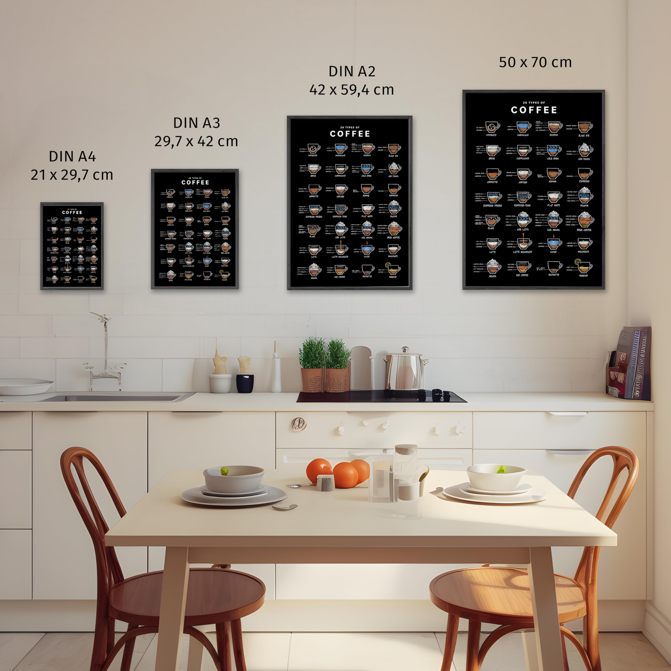 JUNOMI® Kaffee Poster DIN A2 schwarz, Rahmen Natur | 28 Kaffeesorten | Wandbild für die Küche und die Kaffeeecke, von Affogato bis Romano, als Aquarell oder in Kreidetafel-Optik