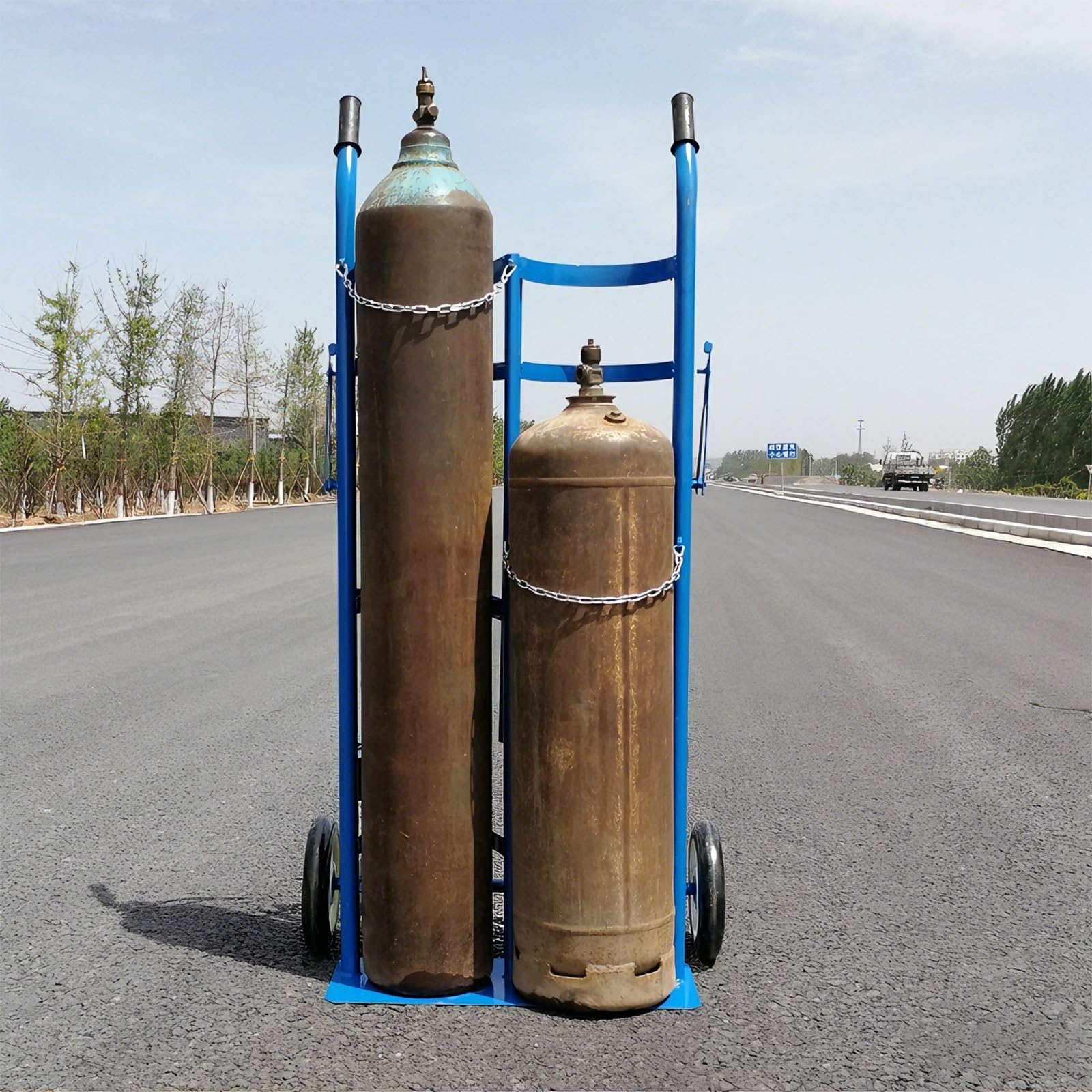 Mobilny Ständer na Zbiornik Tlenowy, Wózek na 2 Butelki, Przenośna Dolly na Koncentrator Tlenu/Nośnik na Cylinder E, Z Ciężkimi Kołami i 2 Łańcuchami Ochronnymi, Wózek na Spawanie