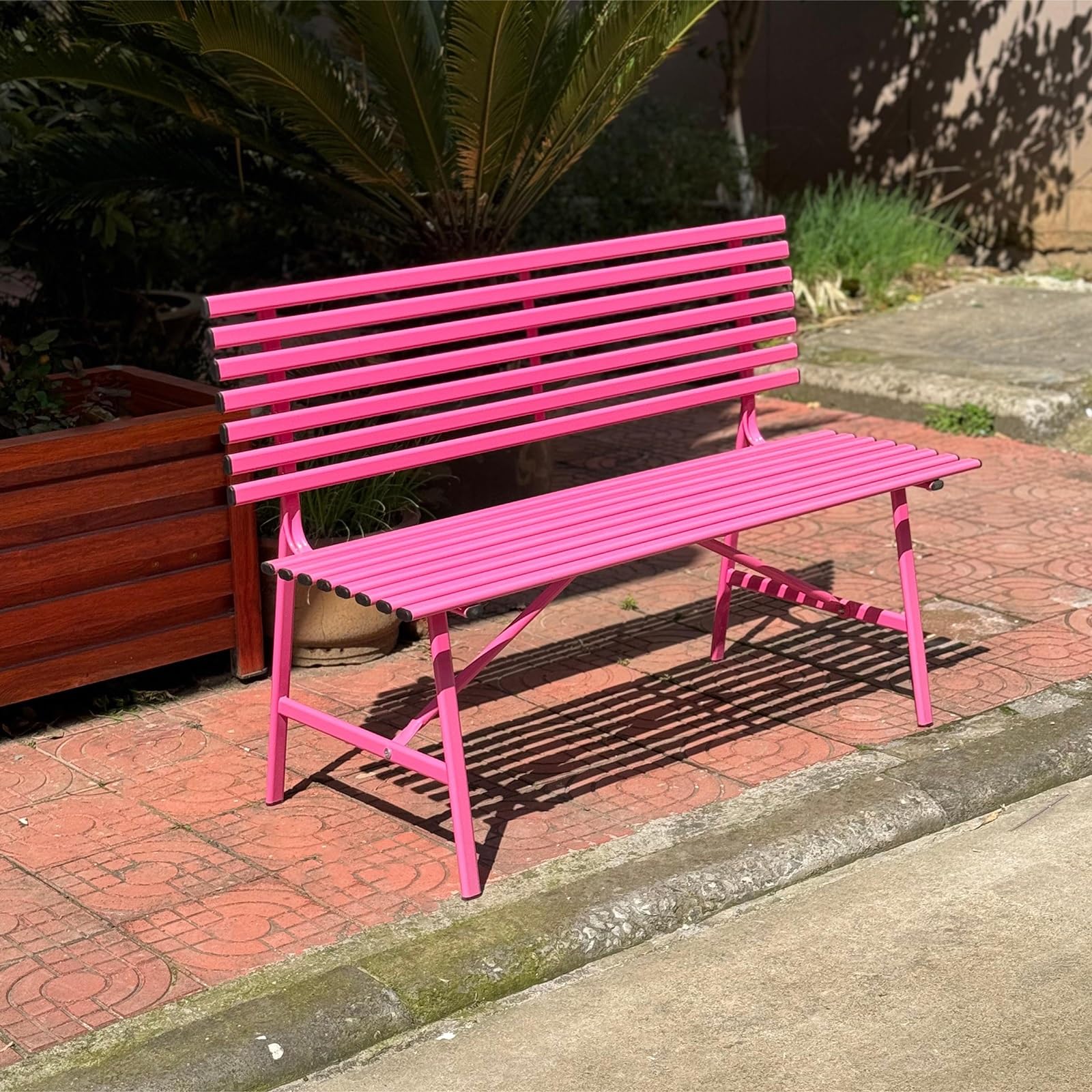 Mobilier de terrasse extérieur 3 places avec assise et dossier à lattes en métal rose
