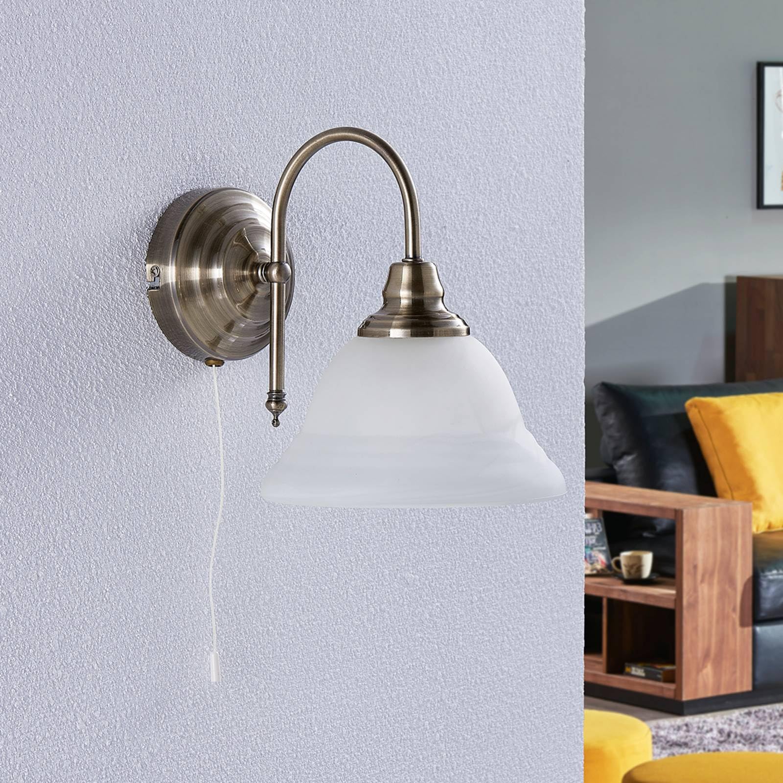 Lindby Wandleuchte, Wandlampe Innen Hanna (Retro Vintage Antik) in Weiß aus Glas (1 flammig E14) - Wandstrahler Wandbeleuchtung Schlafzimmer/Wohnzimmer Wohnzimmerleuchte