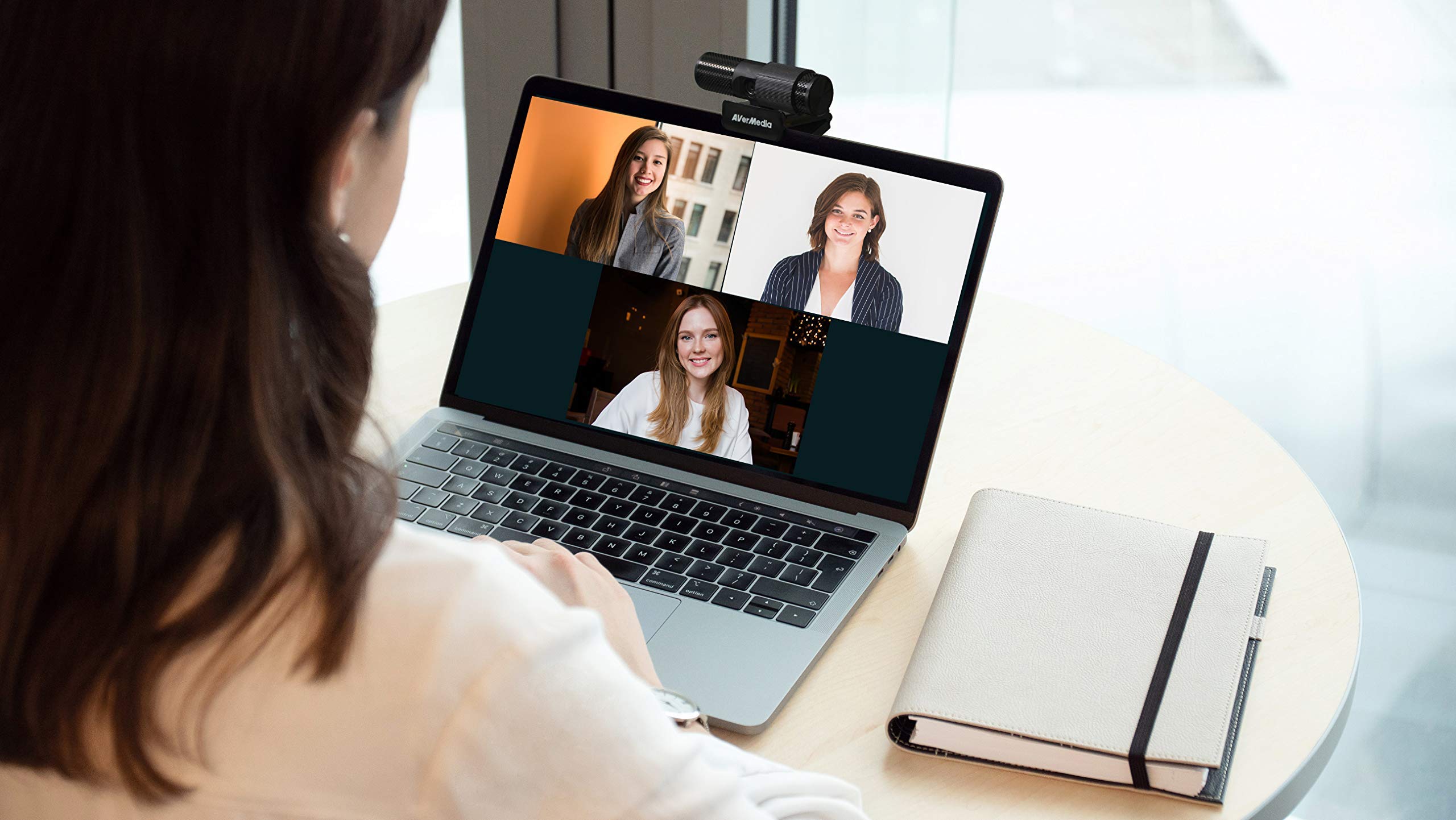 AVerMedia Live Streamer WEBCAM 313: Full HD 1080p, dos micrófonos incorporados, pestaña de seguridad y giro 360º, óptimo teletrabajo, videoconferencias