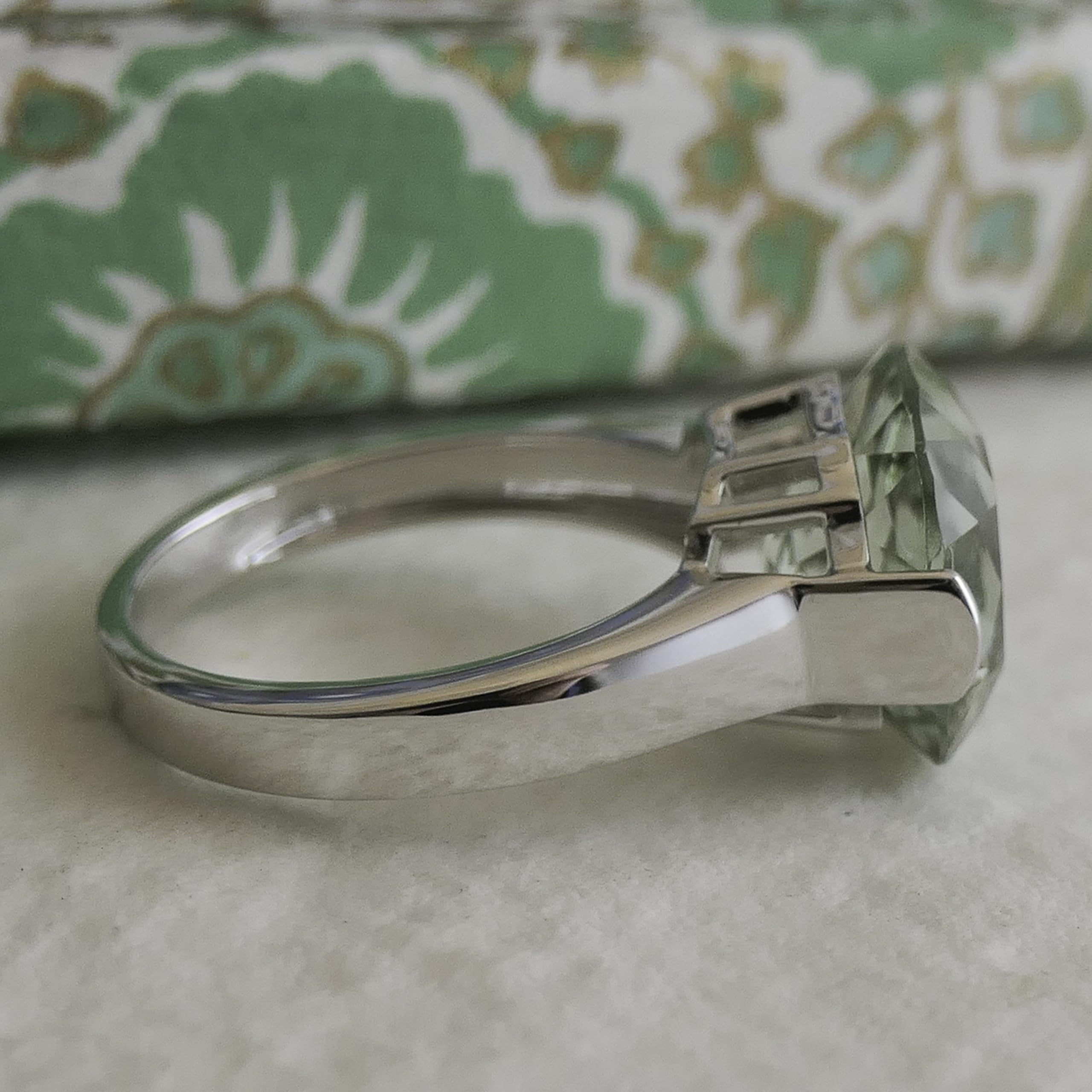 Anillo de amatista verde con corte cojín - Joyería de plata de ley 925 - Elegante anillo de cóctel con piedra preciosa facetada