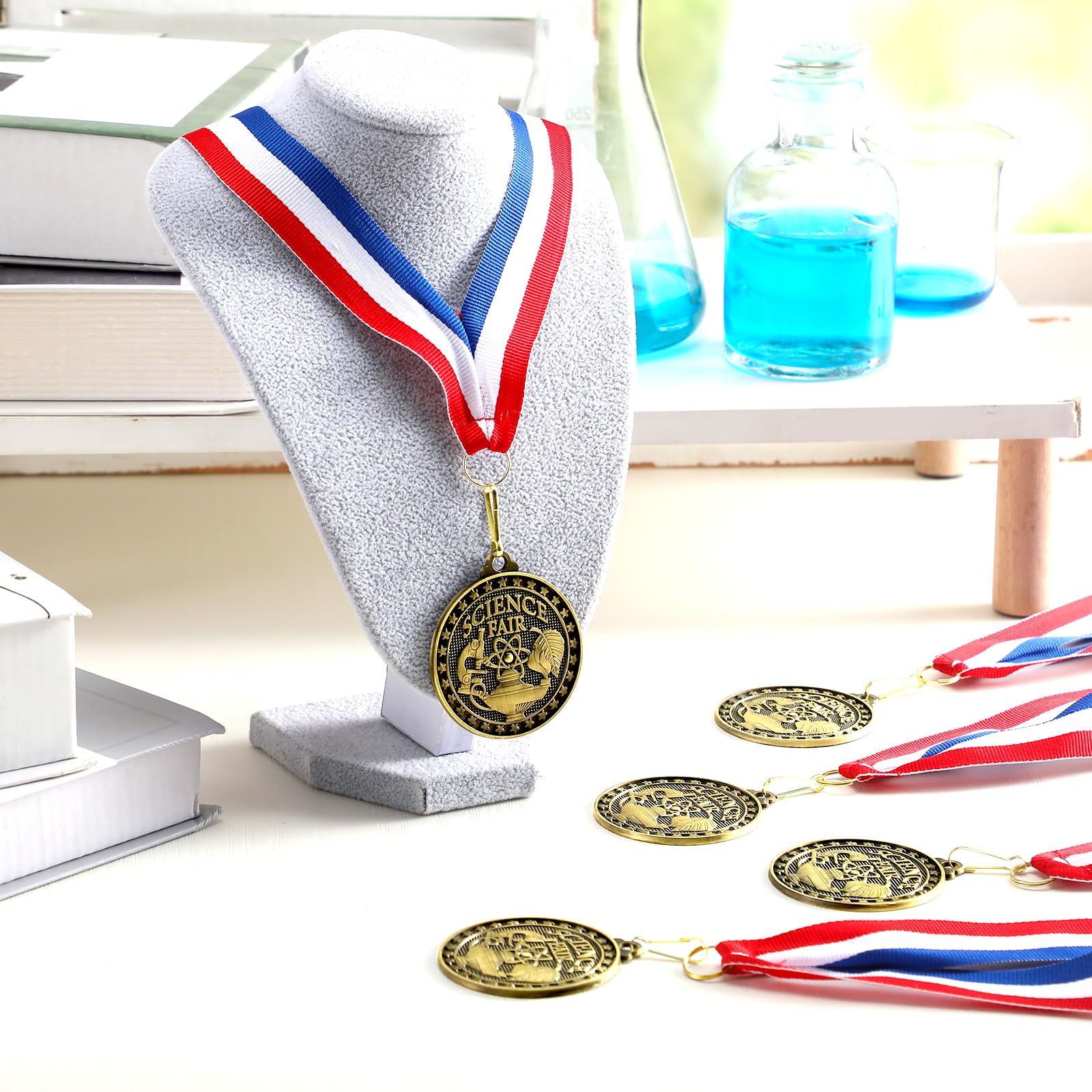 Landical 30 medallas de premio de proyecto de feria de ciencias con cintas para el cuello, trofeo de metal a granel, premios de oro, regalo para ganadores de competiciones educativas