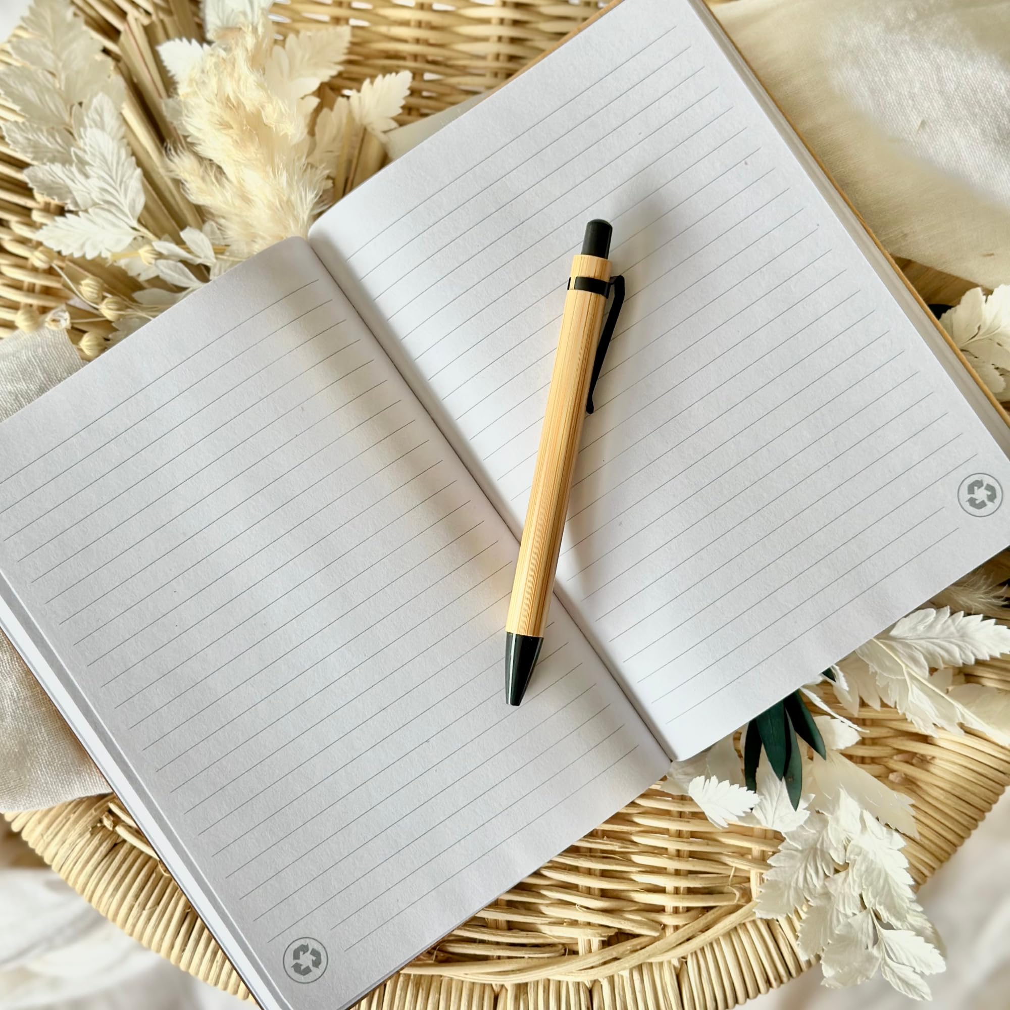 Manufaktur Liebevoll I Notizbuch personalisiert Tagebuch mit Namen A5 personalisiert Journal Mädchen Frauen Teenager Geschenk Notizbuch Bullet Journal Geschenkset Kugelschreiber (Motiv Wunschtext)