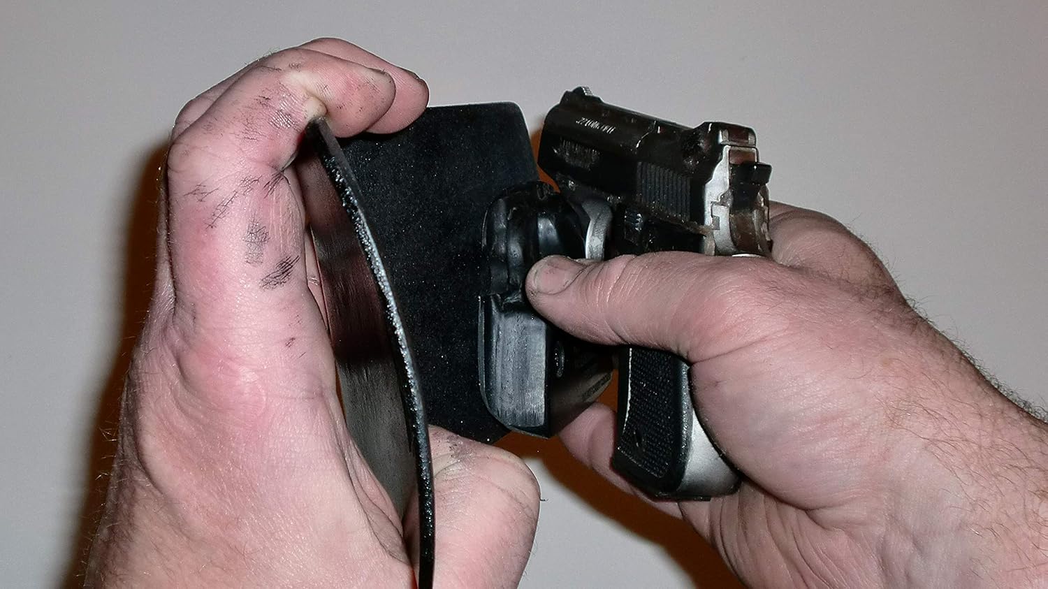 Wallet Holster for Full Concealment - Phoenix Arms HP22/25