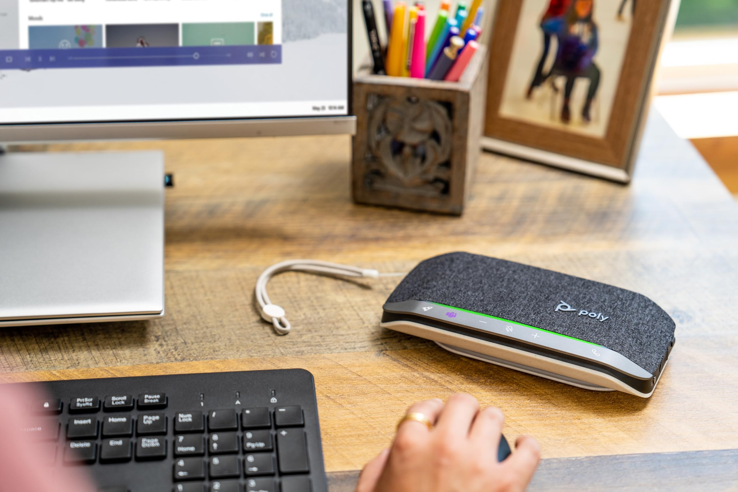 Poly Sync 20+ Persönlicher, tragbarer Bluetooth-Konferenzlautsprecher (Plantronics) – Echo-/Rauschunterdrückung – USB-C-Bluetooth-Adapter, Kompatibel: Teams (zertifiziert), Zoom, PC, Mac, Mobiltelefon
