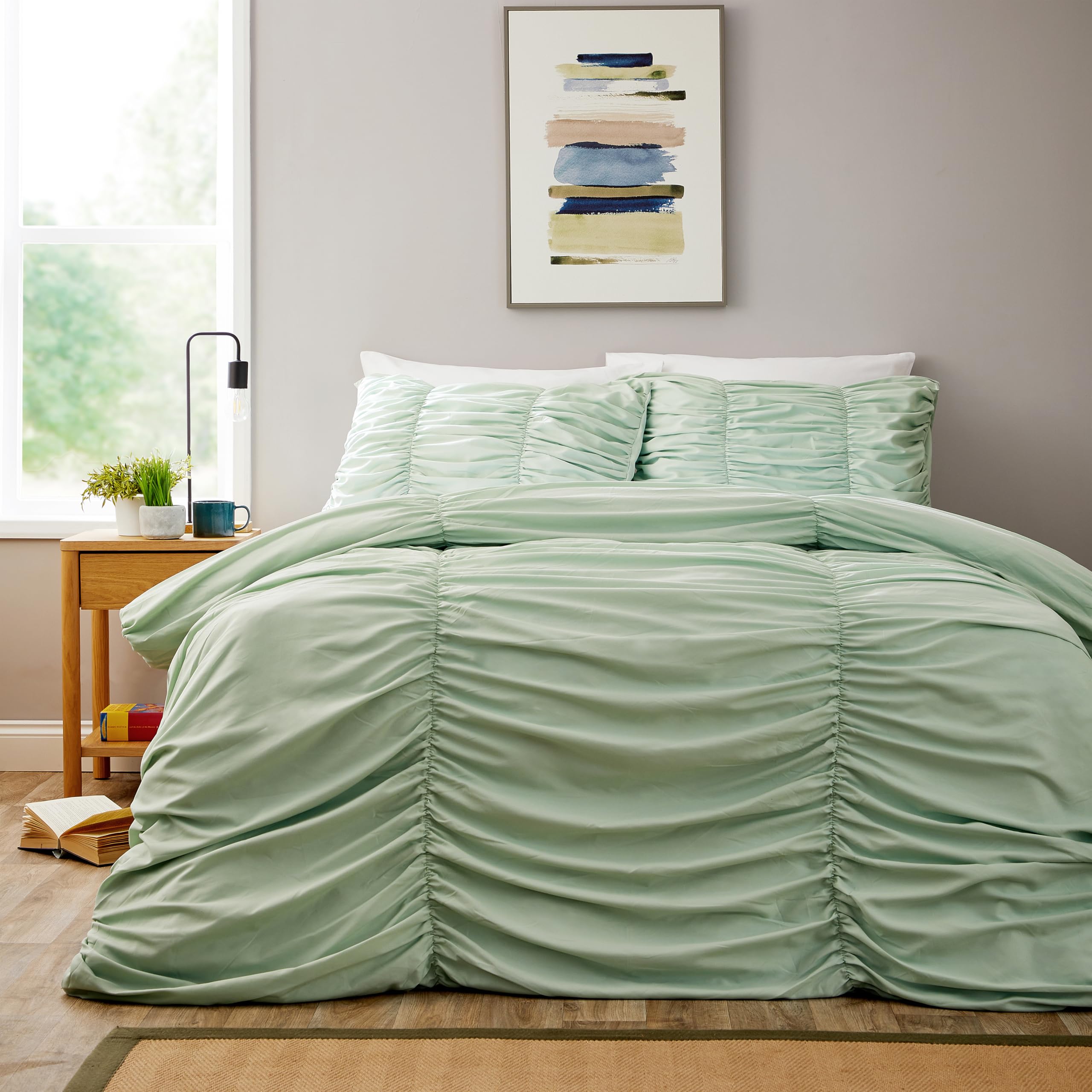Parure de lit double vert sauge avec housse de couette froncée pour chambre cocooning